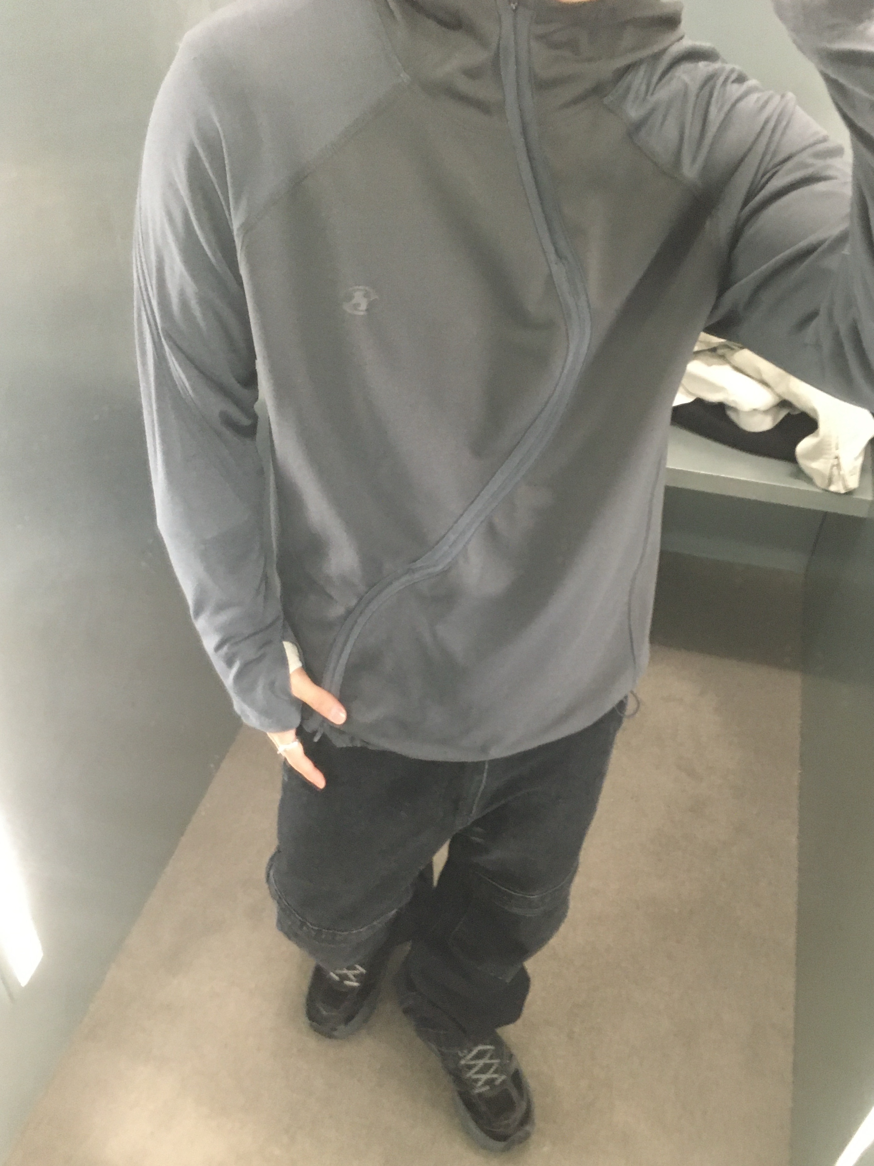 Hoka x Xlim Mafate Speed 2 TS Black Charcoal, Sansan Gear Wave Long Sleeve Blue Charcoal 착용 스타일 - 2