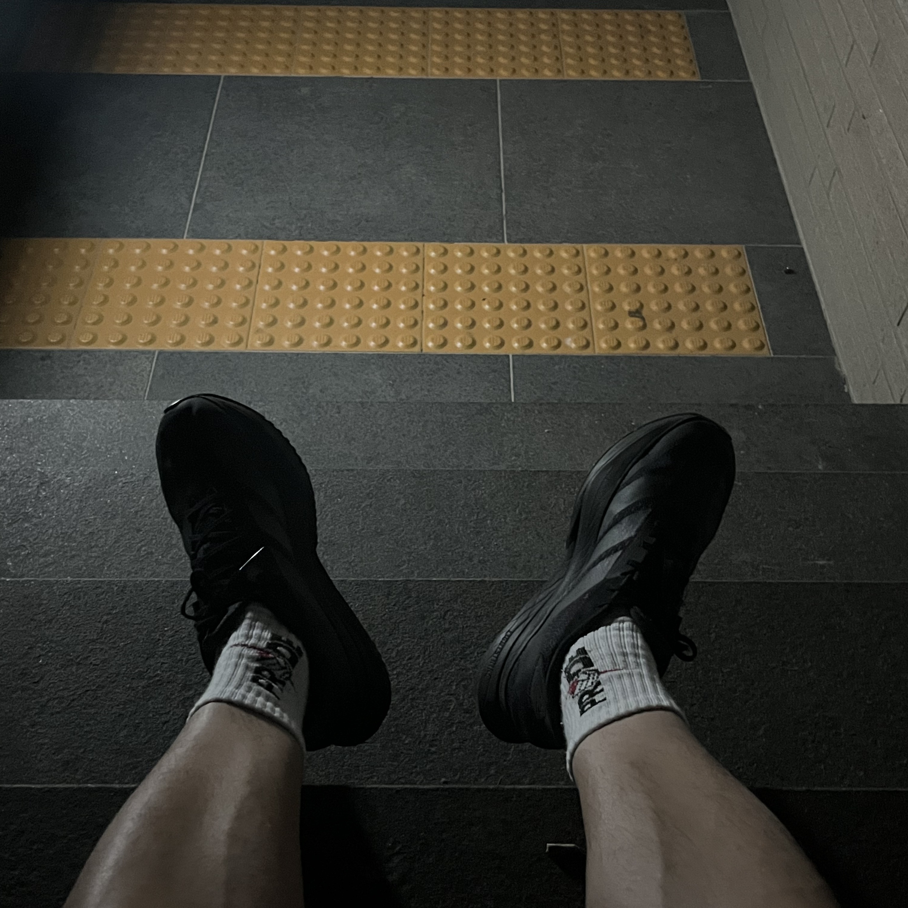 Adidas Adizero SL 2 Core Black 착용 스타일 - 1