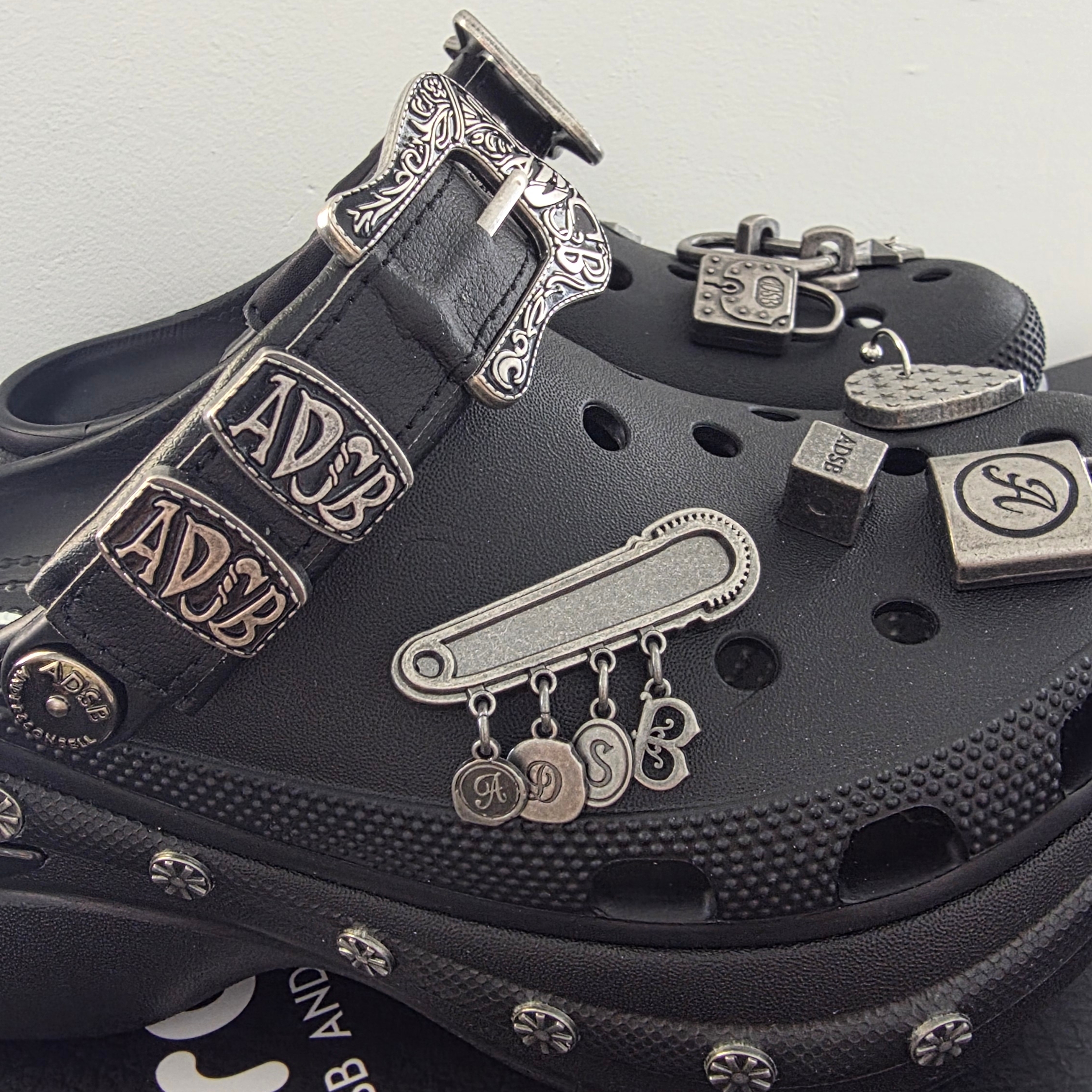 (W) Crocs x Andersson Bell Bae Clog Black μ°©μ© μ€νμΌ