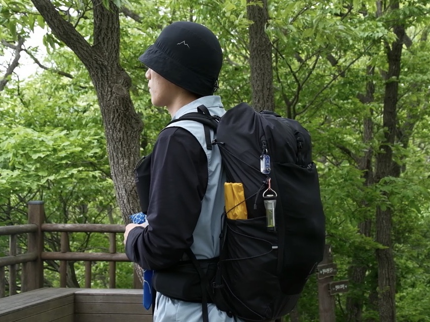 SIERRADESIGNS TENAYAPACK 45L Black 착용 스타일 - 3
