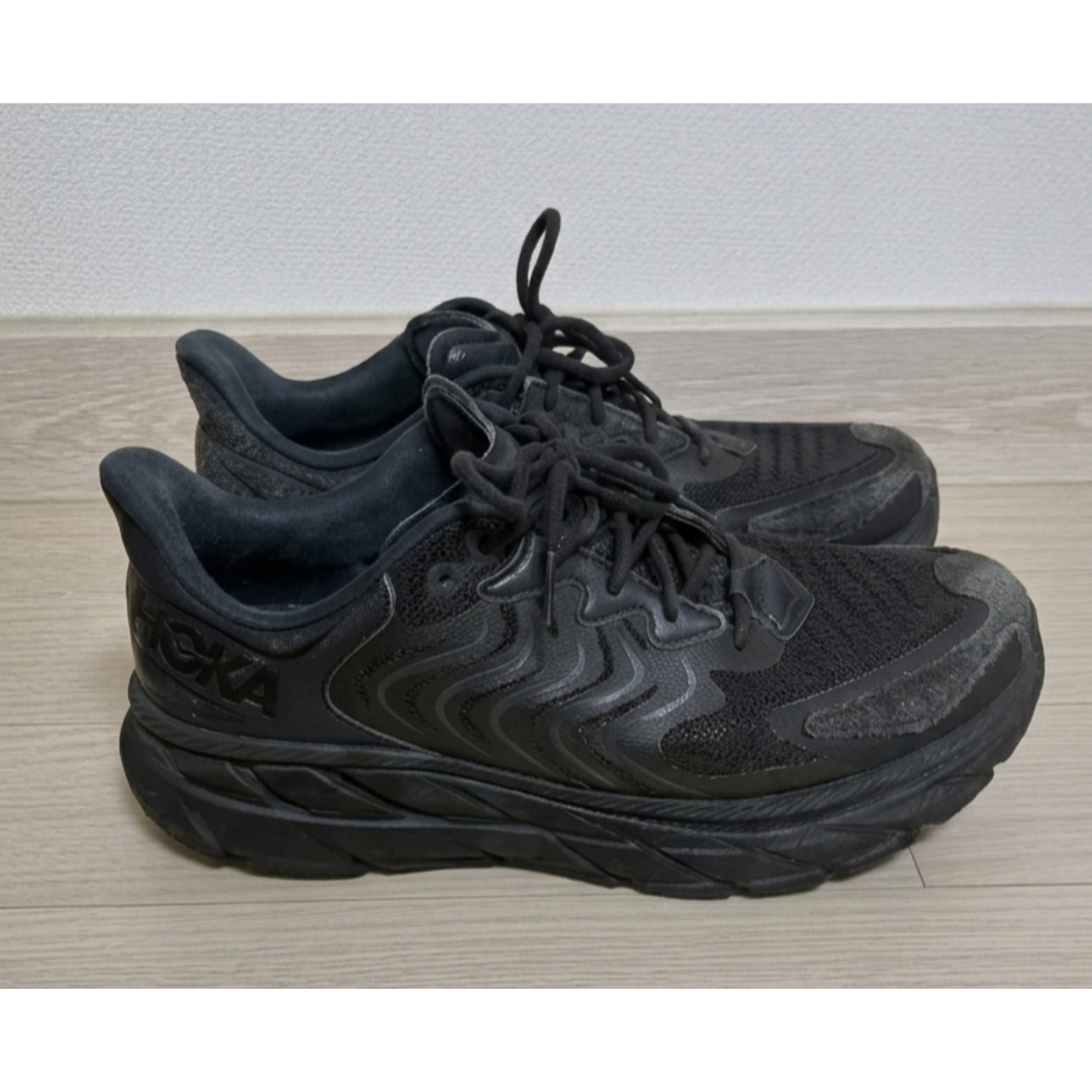 Hoka Clifton LS Black Asphalt, Casio G-Shock DW-5600UBB-1DR 착용 스타일 - 3
