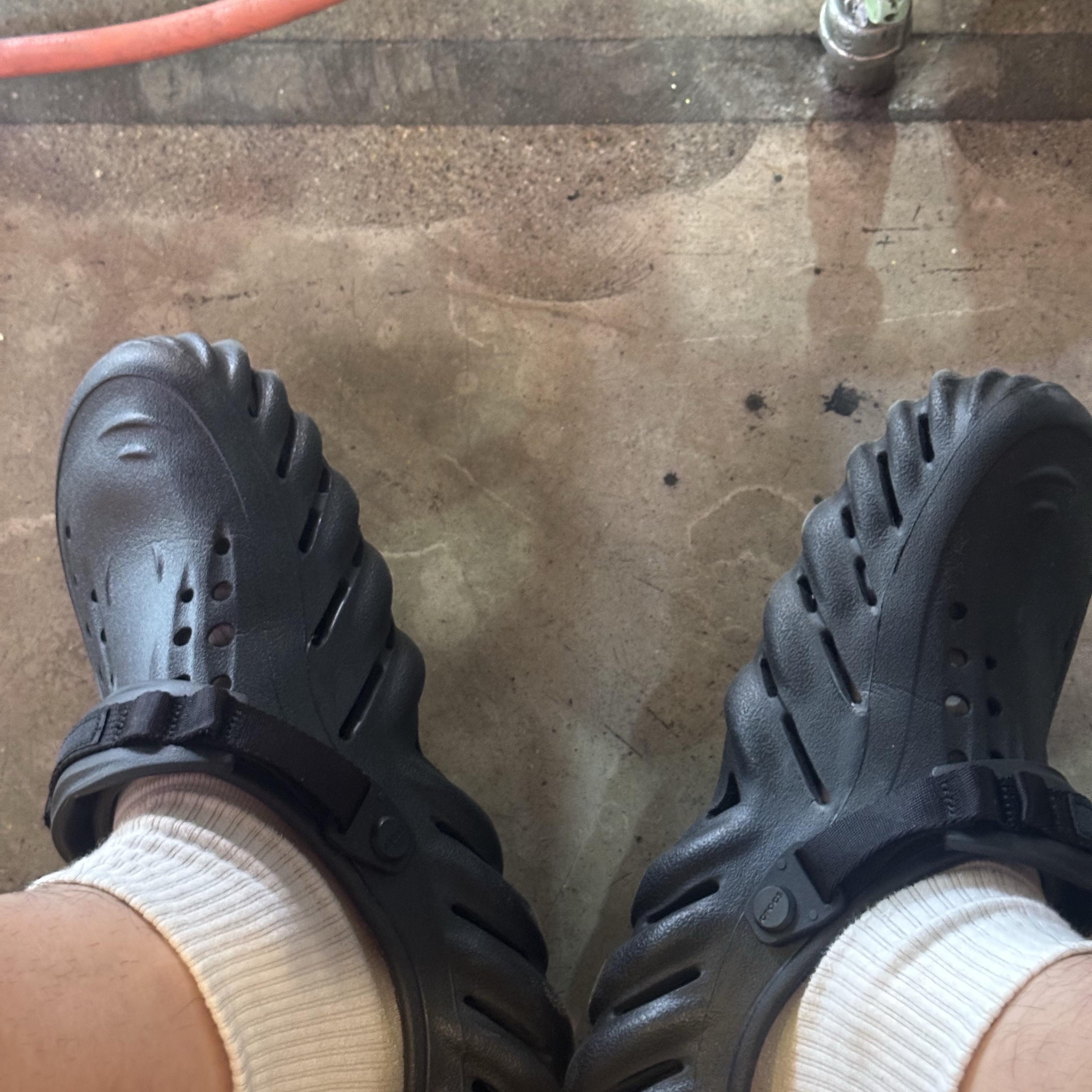 Crocs Echo Clog Black 착용 스타일