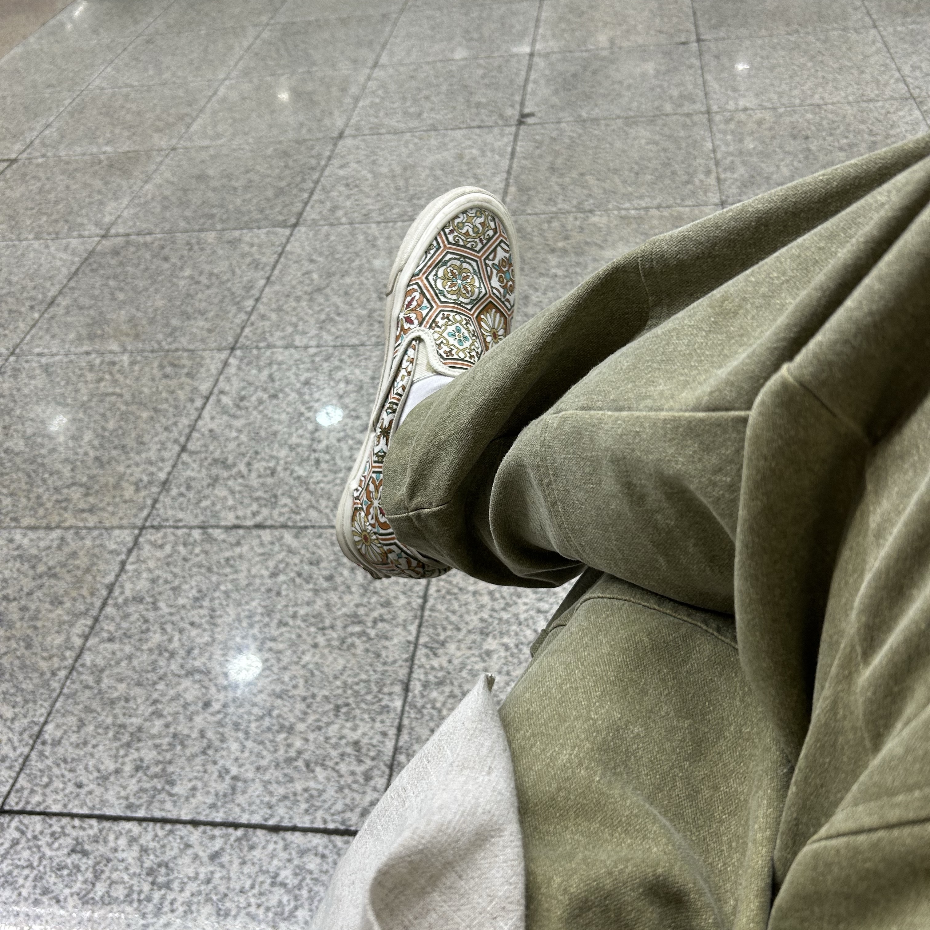 Vans Vault x Kith Classic Slip-On LX Brown Moroccan Pattern 착용 스타일