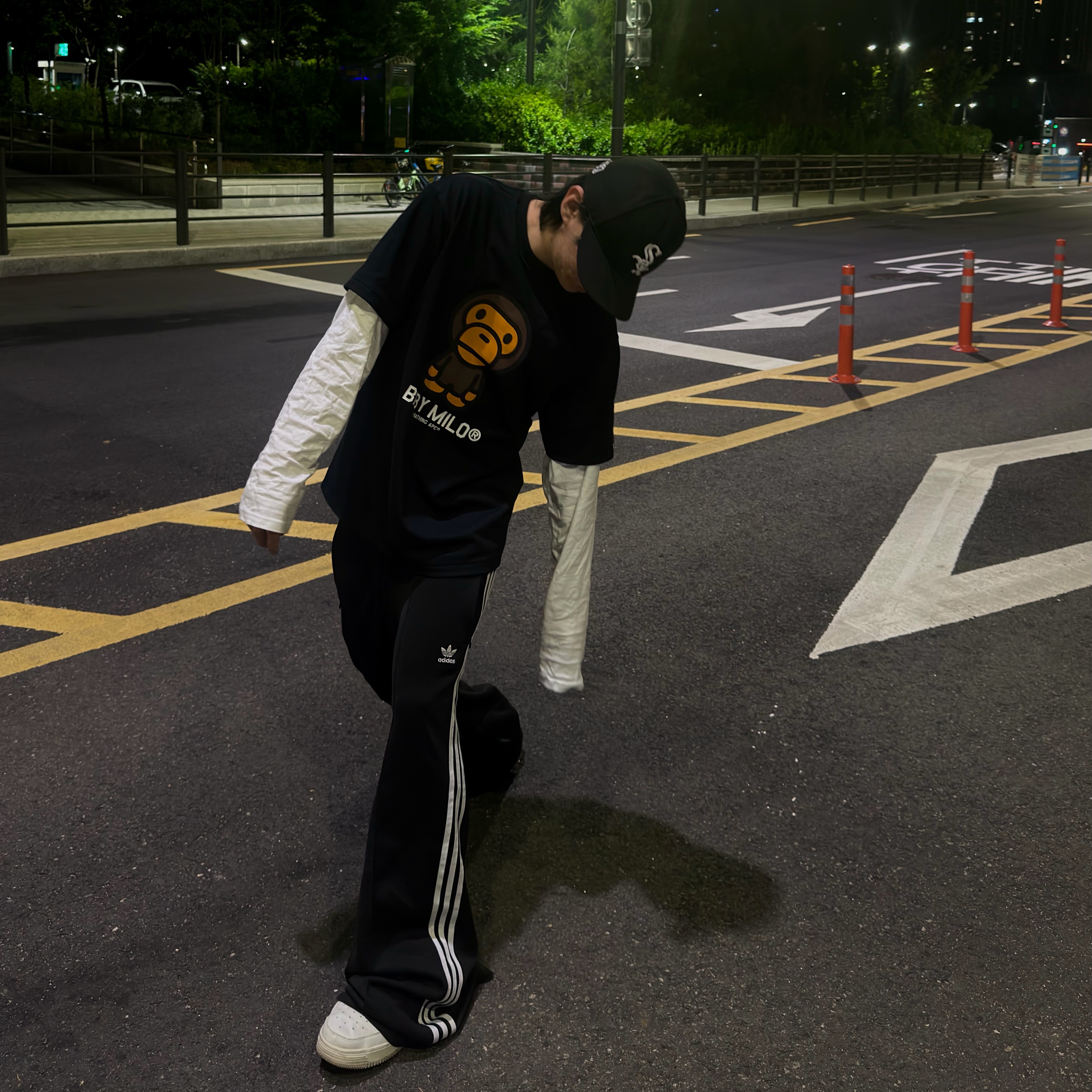 BAPE Baby Milo T-Shirt Black, (W) Adidas Primeblue Relaxed Wide Leg Pants Black - US Sizing 착용 스타일 - 1