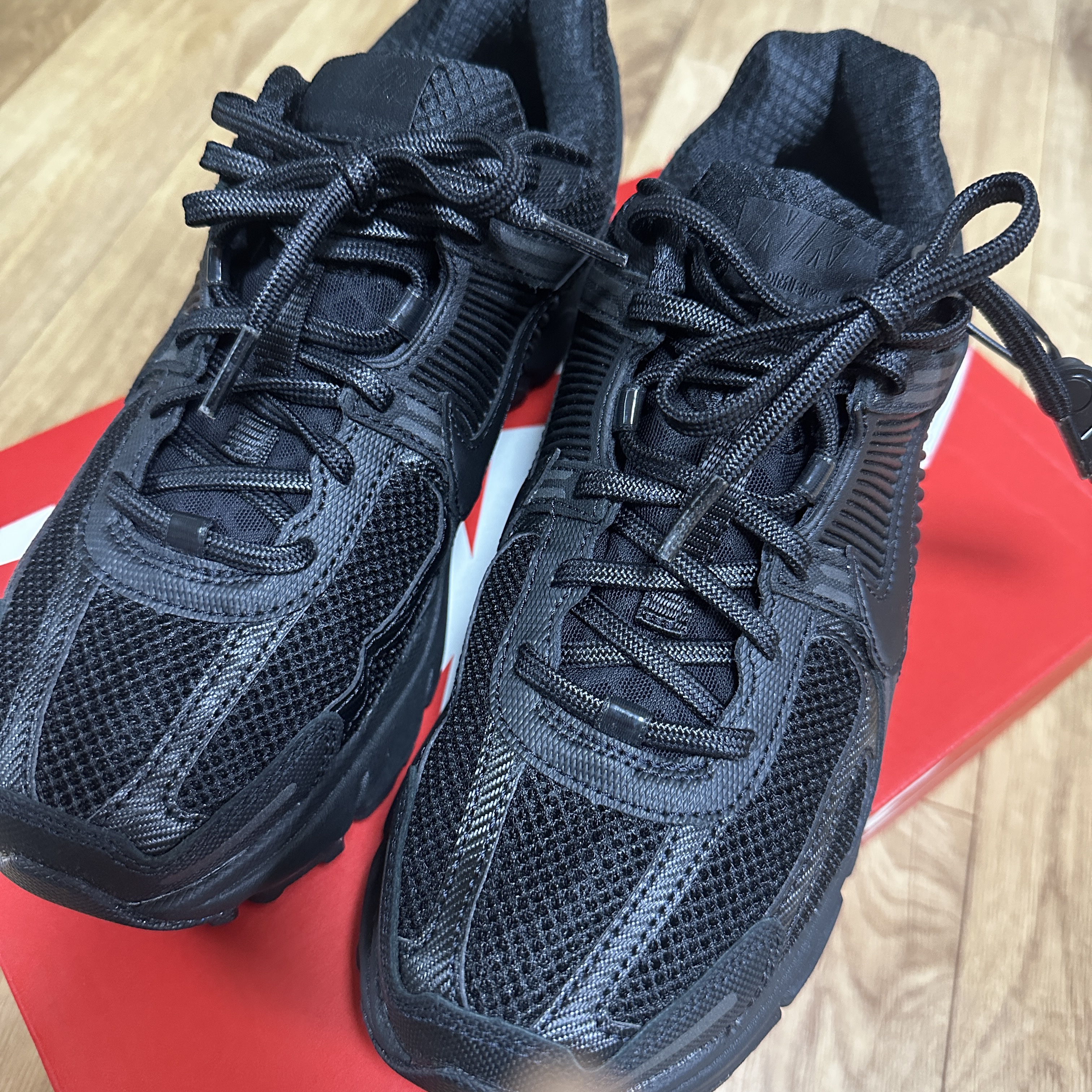 Nike Zoom Vomero 5 SP Black 착용 스타일