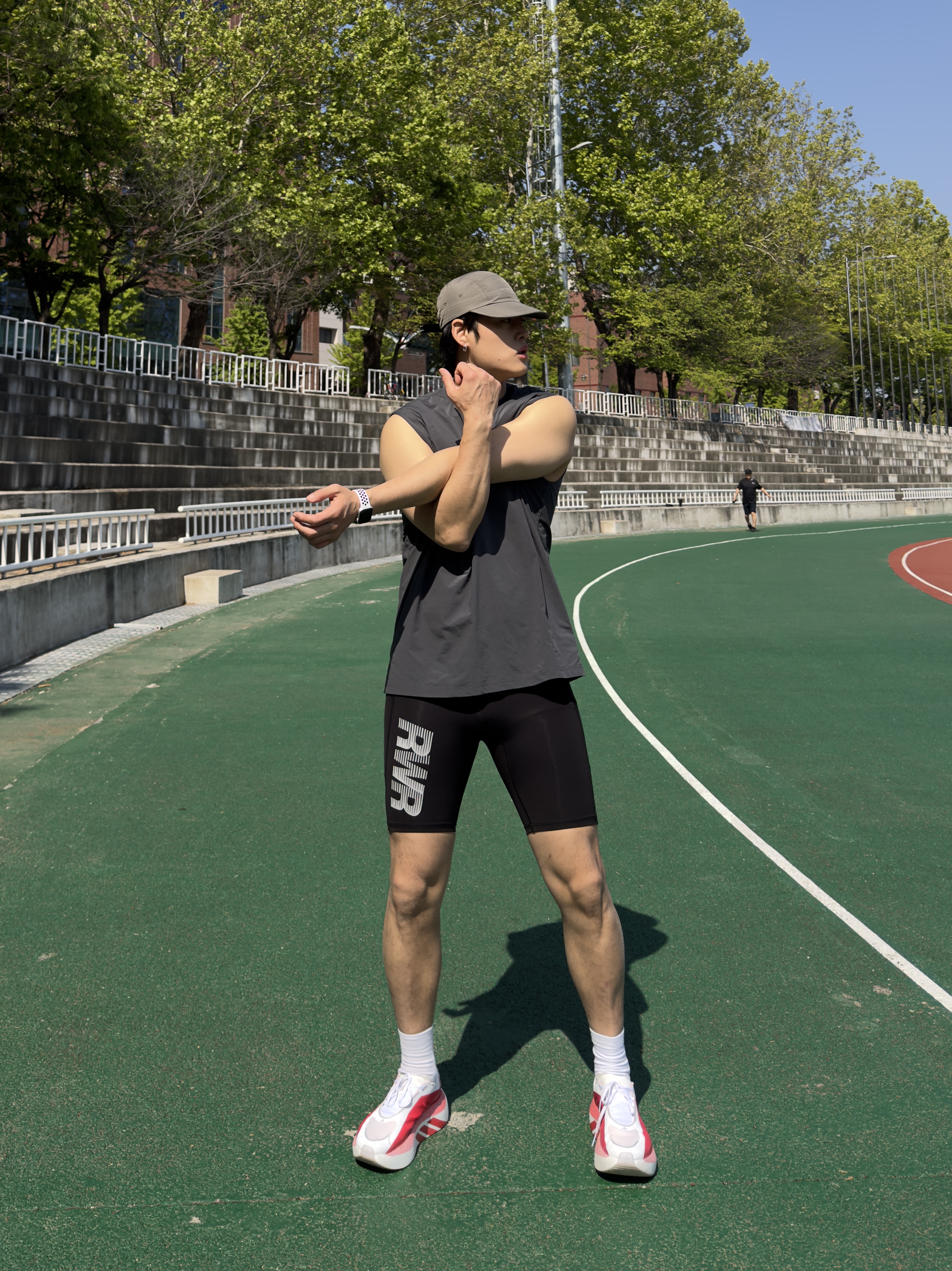 [KREAM 단독] runwhither Half Tights Black, Adidas Hyperboost Edge Cloud White Pure Ruby 착용 스타일 - 2