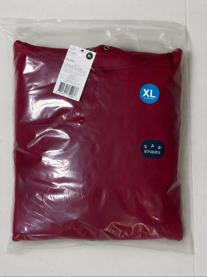 IAB Studio IAB Patch Hoodie Magenta 착용 스타일