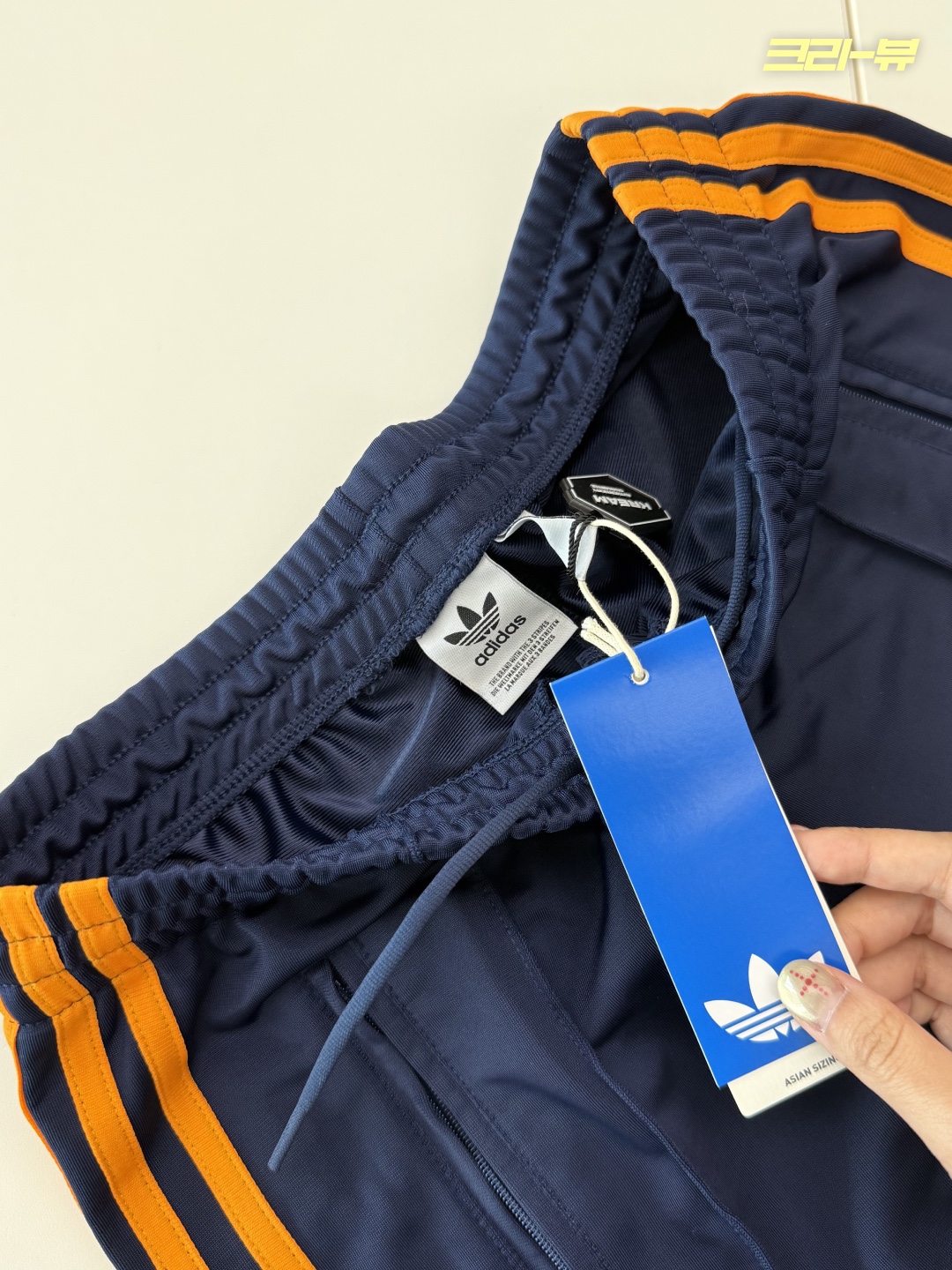 (W) Adidas Adicolor Classic Firebird Loose Track Pants Night Indigo Crew Orange - KR Sizing 착용 스타일 - 5