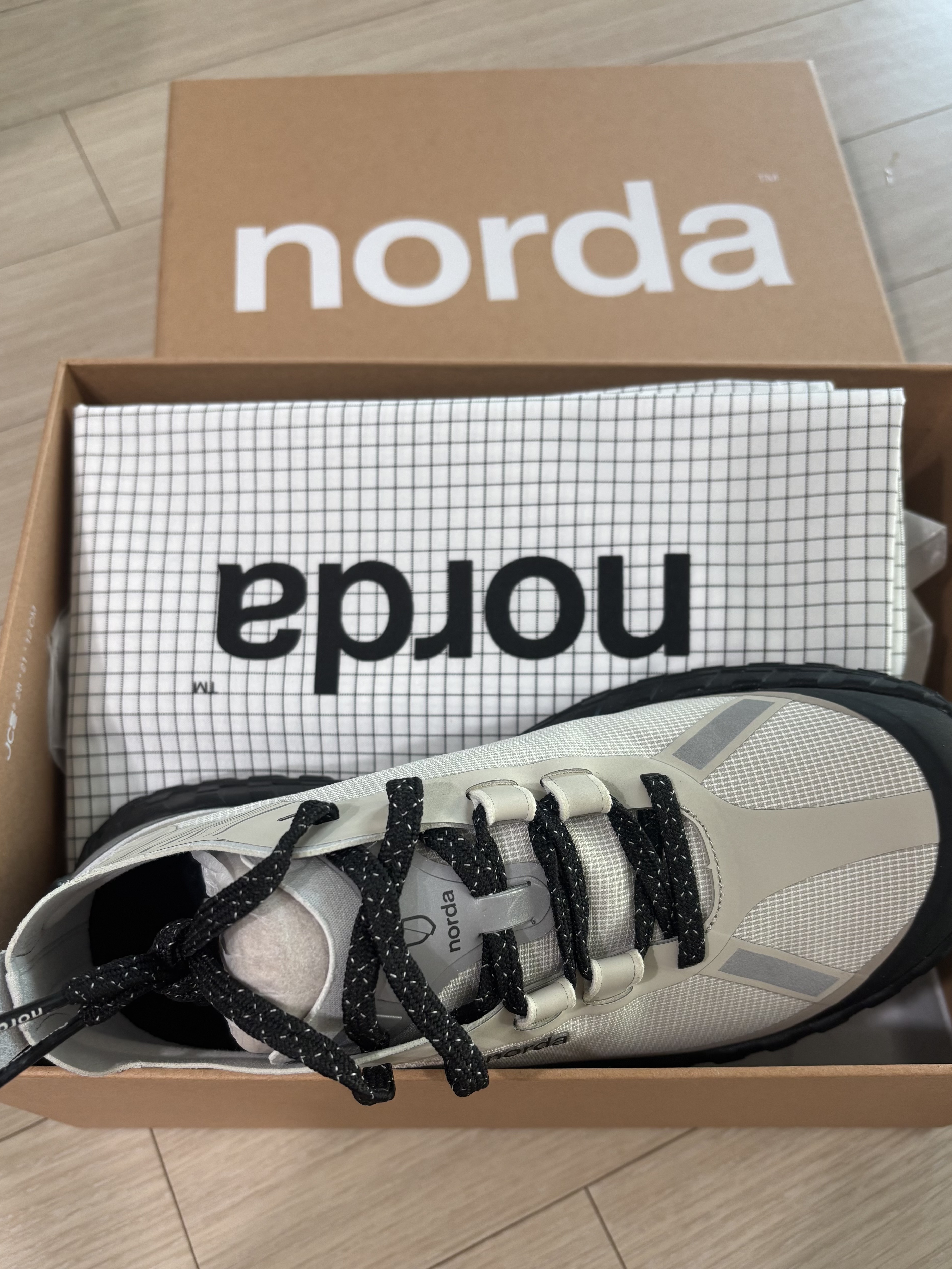 (W) Norda 001/A Cinder 착용 스타일