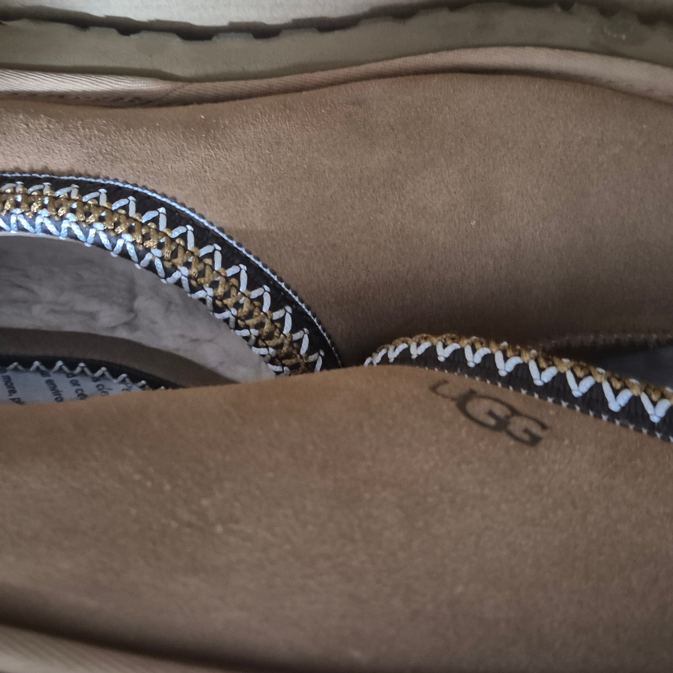 UGG Tasman Slipper Chestnut 착용 스타일