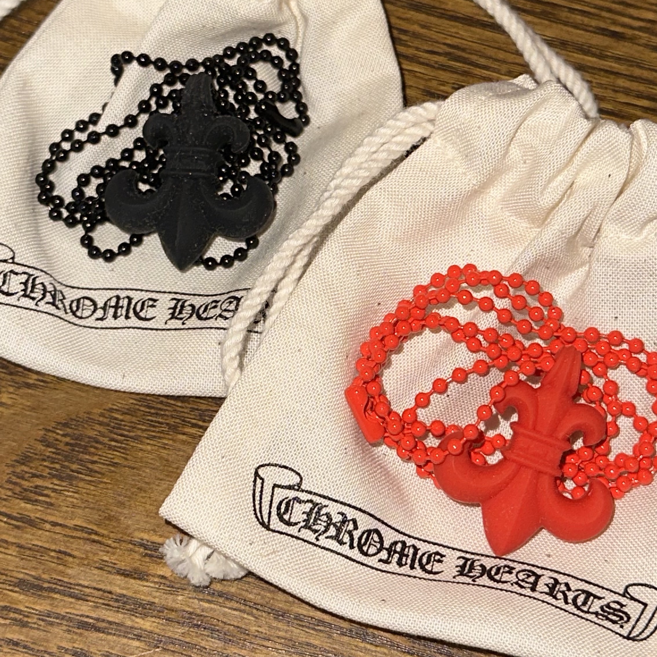 Chrome Hearts Silichrome BS Fleur Pendant Black 착용 스타일