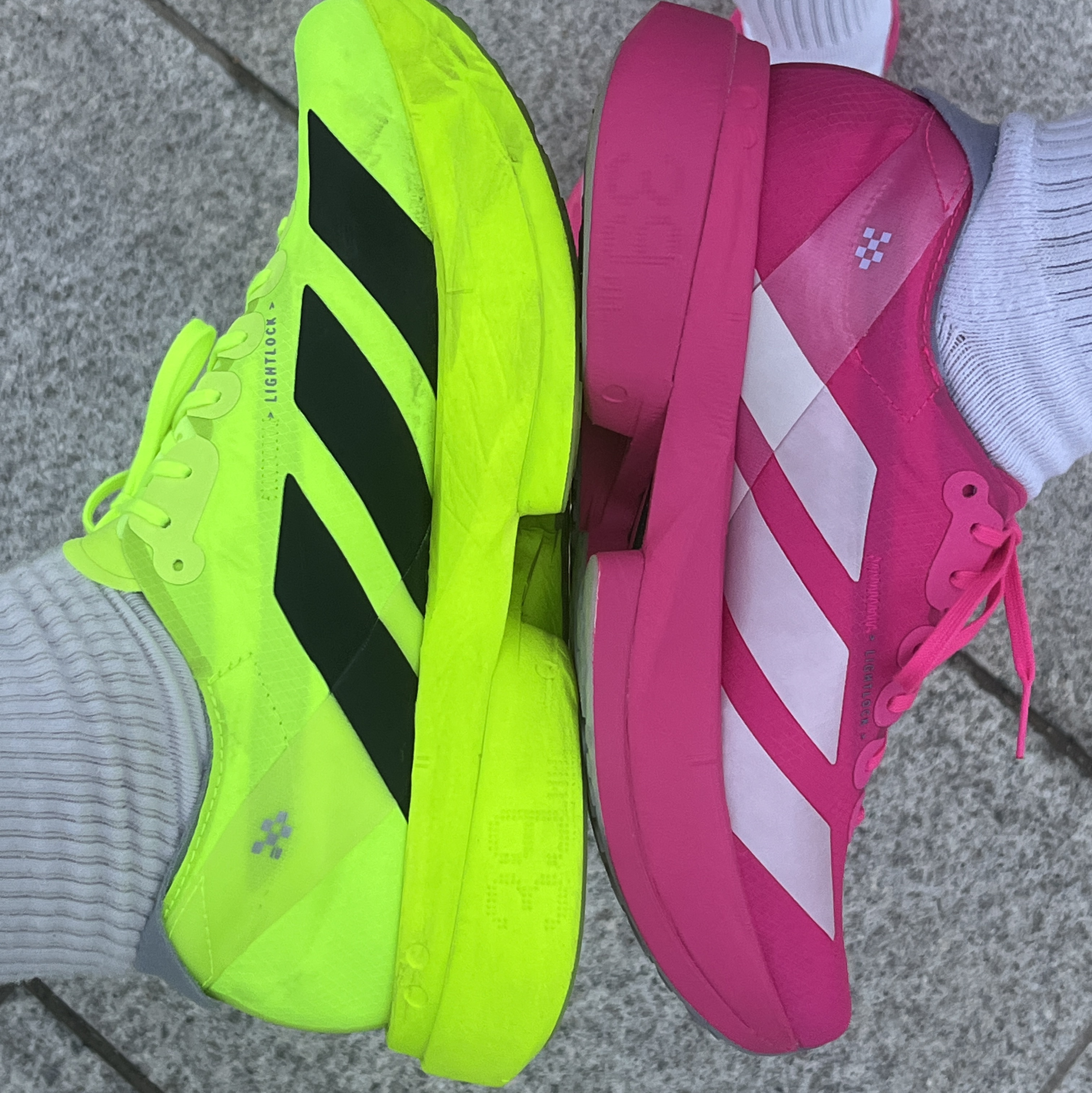 Adidas Adizero Adios Pro 4 Lucid Lemon Core Black, Adidas Adizero Adios Pro 4 Shock Pink Zero Metalic 착용 스타일