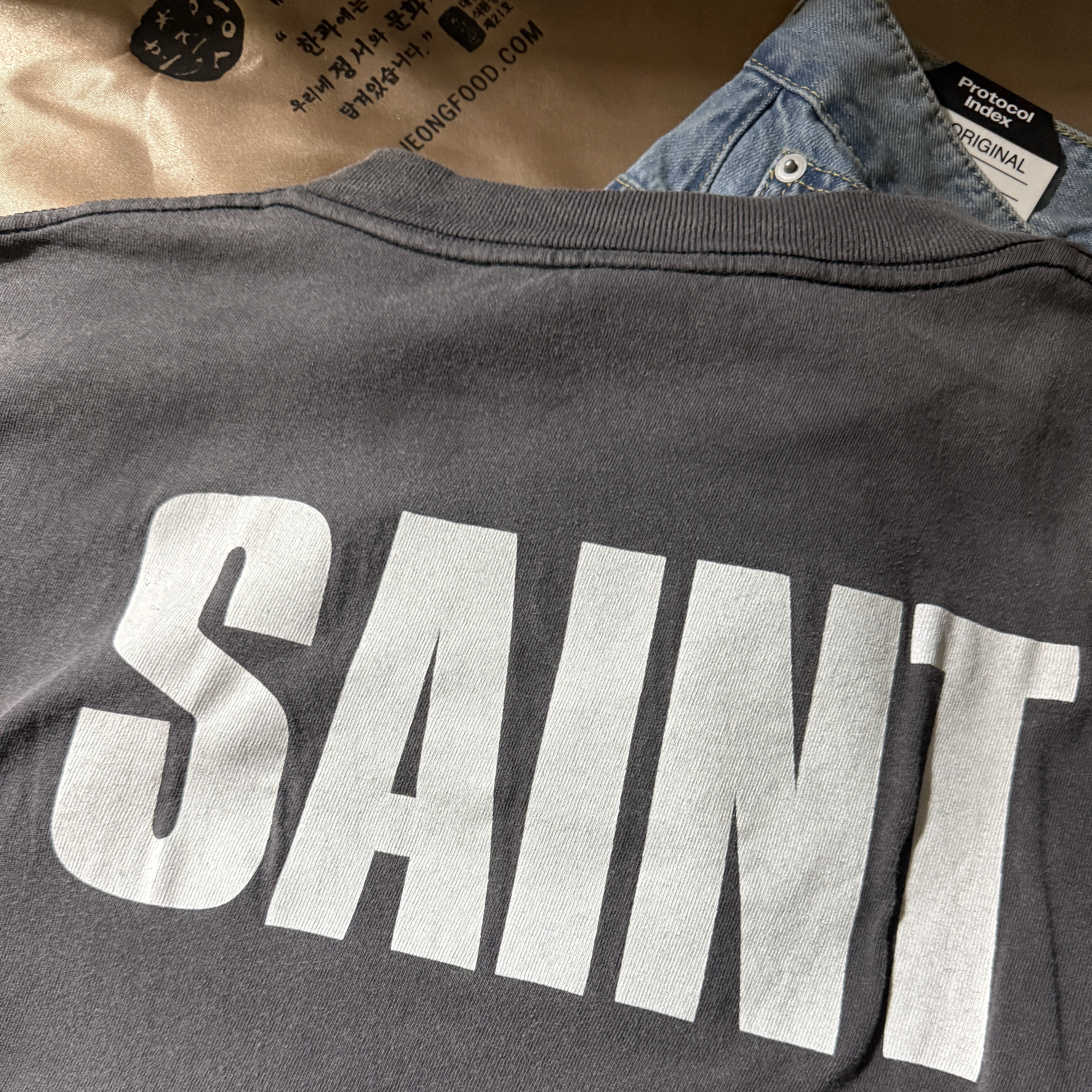 Saint Mxxxxxx x Friends T-Shirt Black - 25SS 착용 스타일 - 2