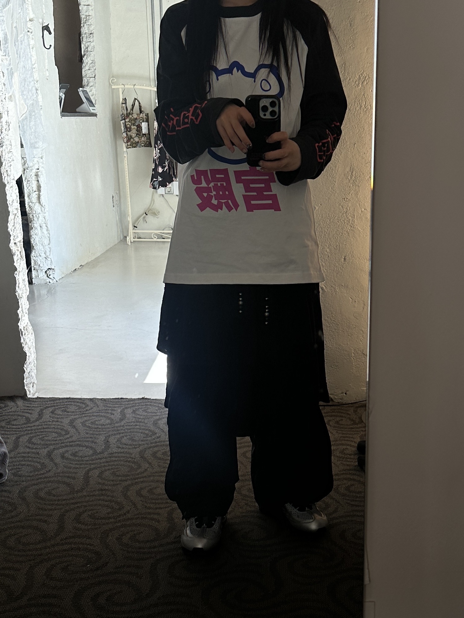Nike x Palace Air Max 95 Metallic Silver Aluminum, Palace Kawaii Raglan Longsleeve White - 25FW 착용 스타일 - 1