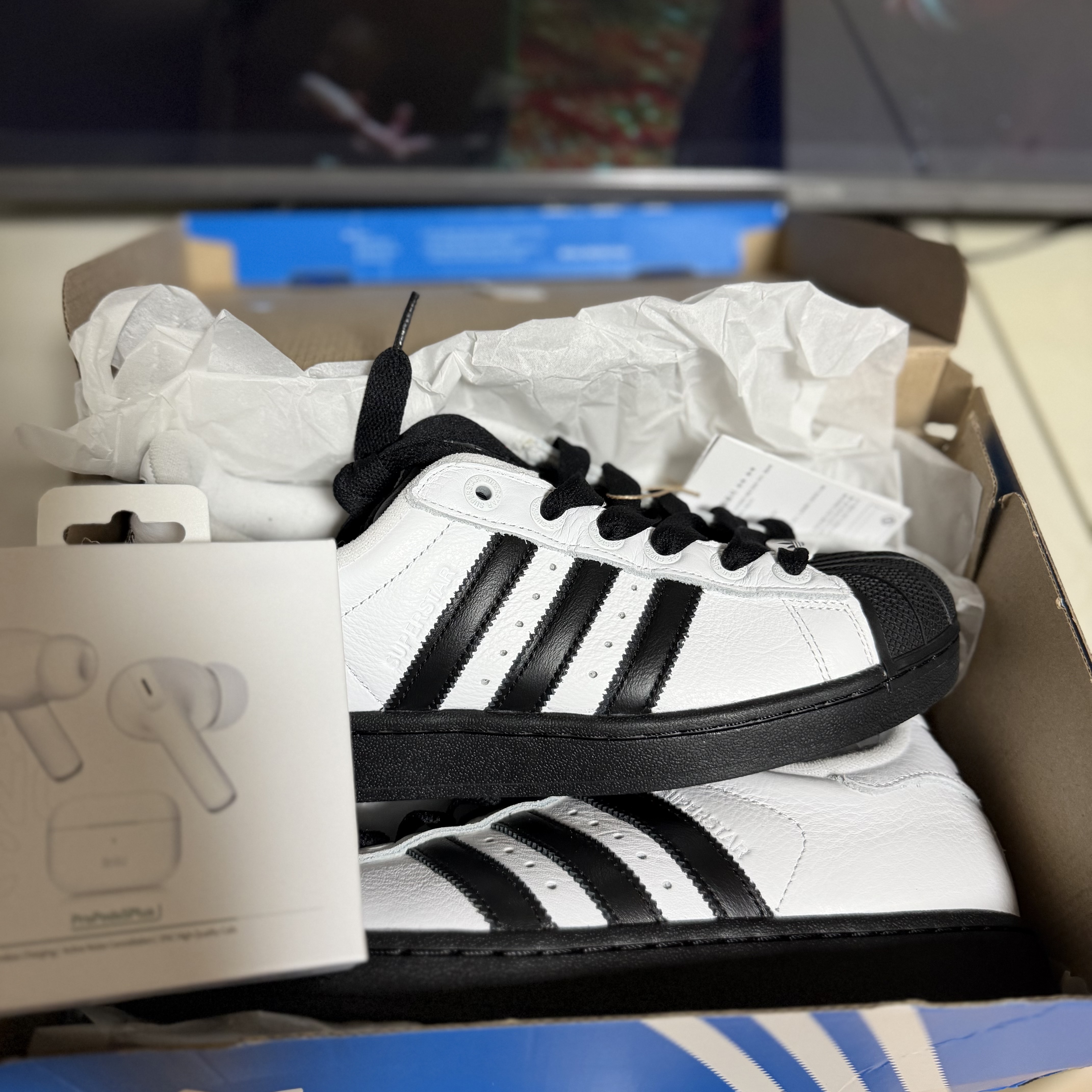 Creed Aventus Eau De Parfum 100ml, Adidas Superstar II White Black 착용 스타일 - 2