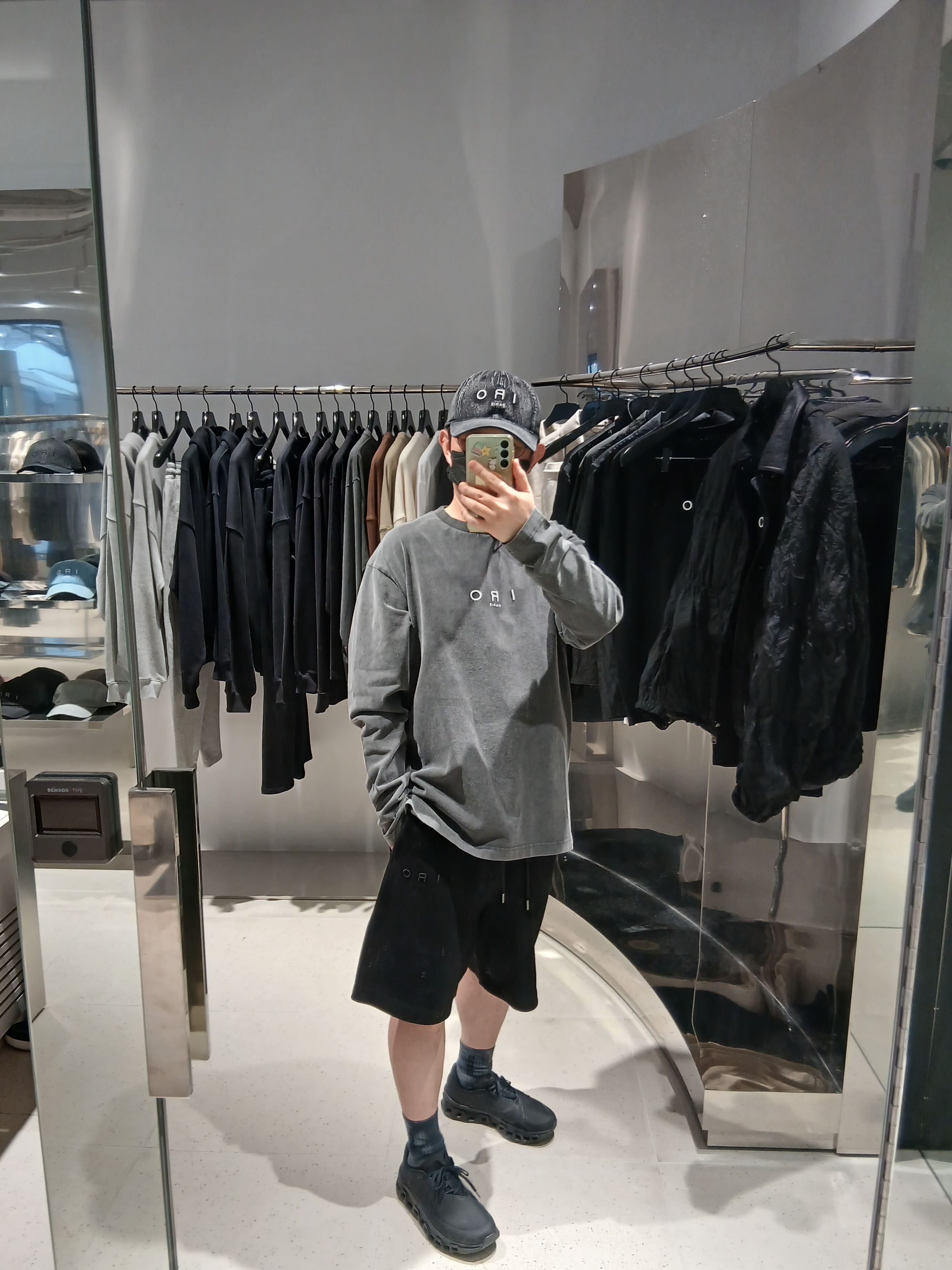Iro Caris Pigment Washed Logo Long Sleeve T-Shirt Gray, Iro Troyes Iro Logo Denim Ballcap Black 착용 스타일 - 6