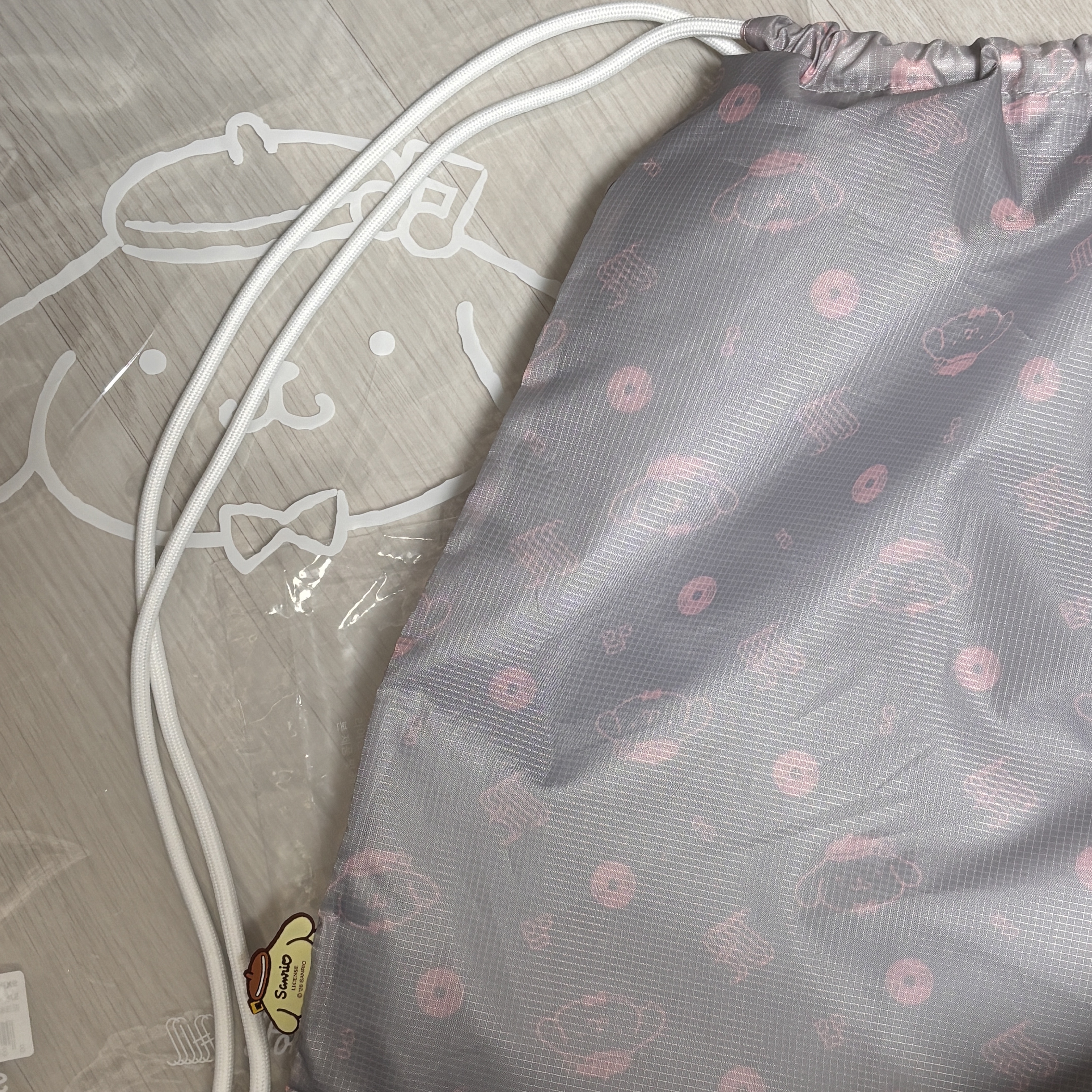 SJF X POMPOMPURIN GYMSACK - GRAY 착용 스타일