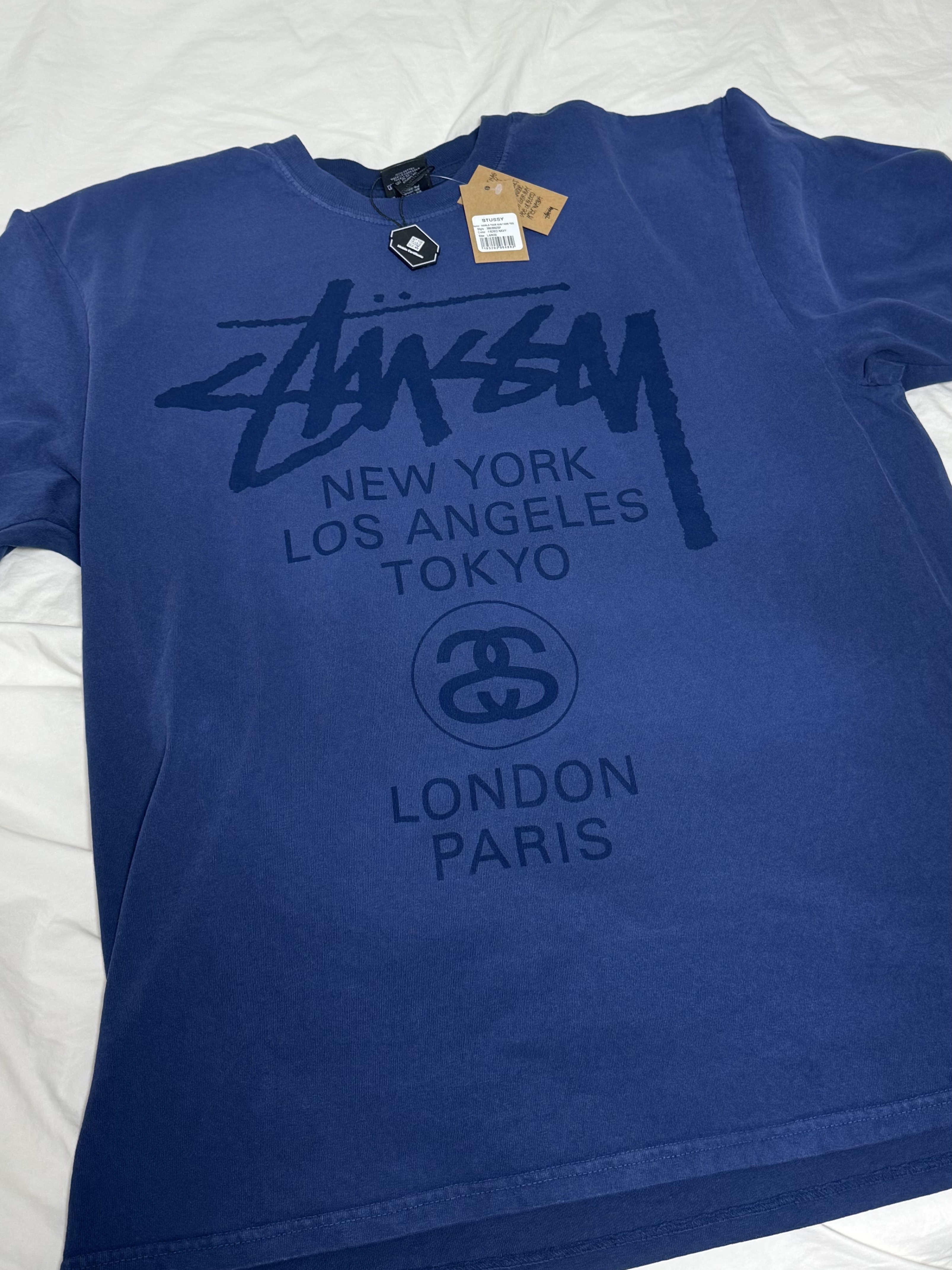 Stussy World Tour T-Shirt Sun Faded Navy, Stussy World Tour T-Shirt Sun Faded Brown 착용 스타일 - 2