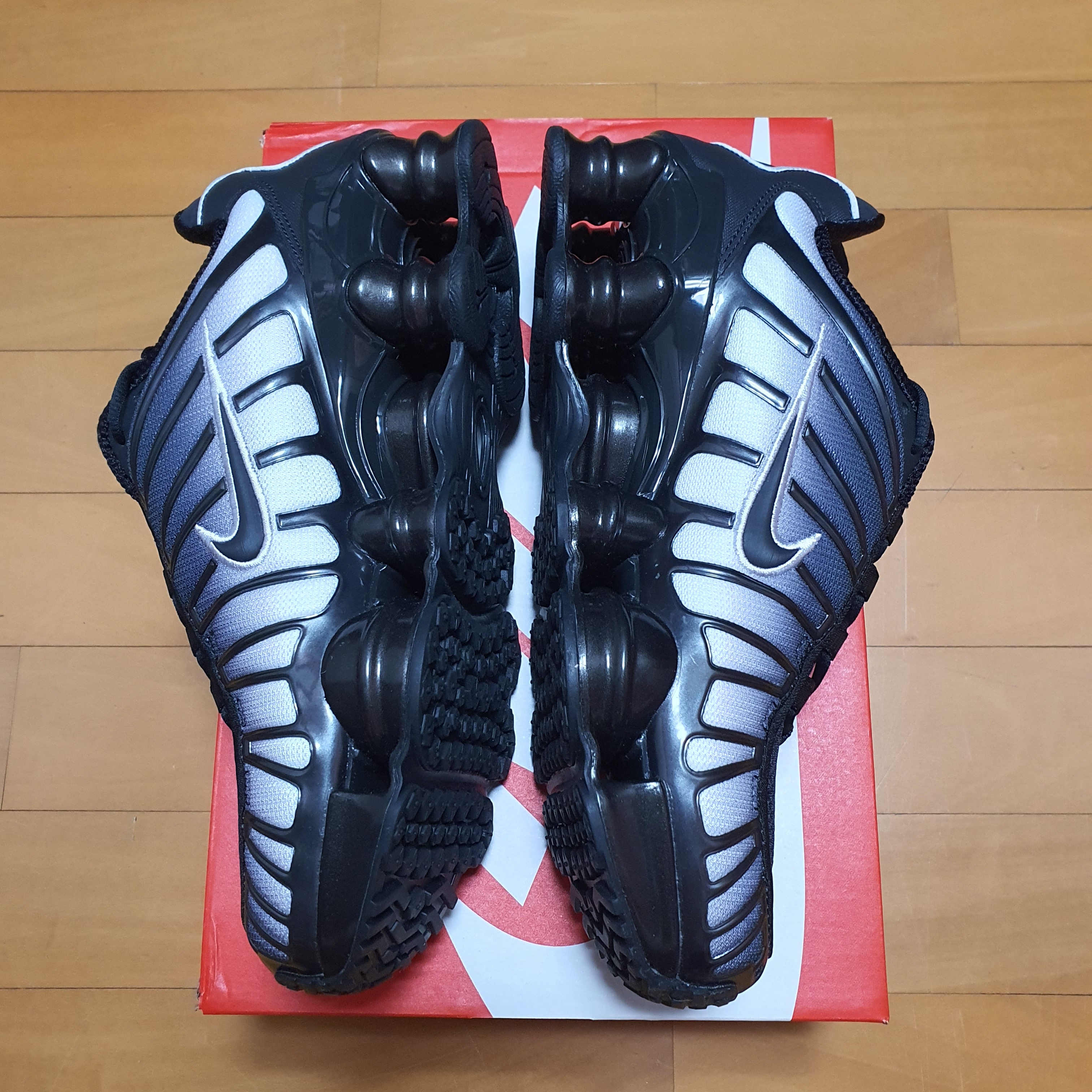 (W) Nike Shox TL Fade Off Noir Black 착용 스타일