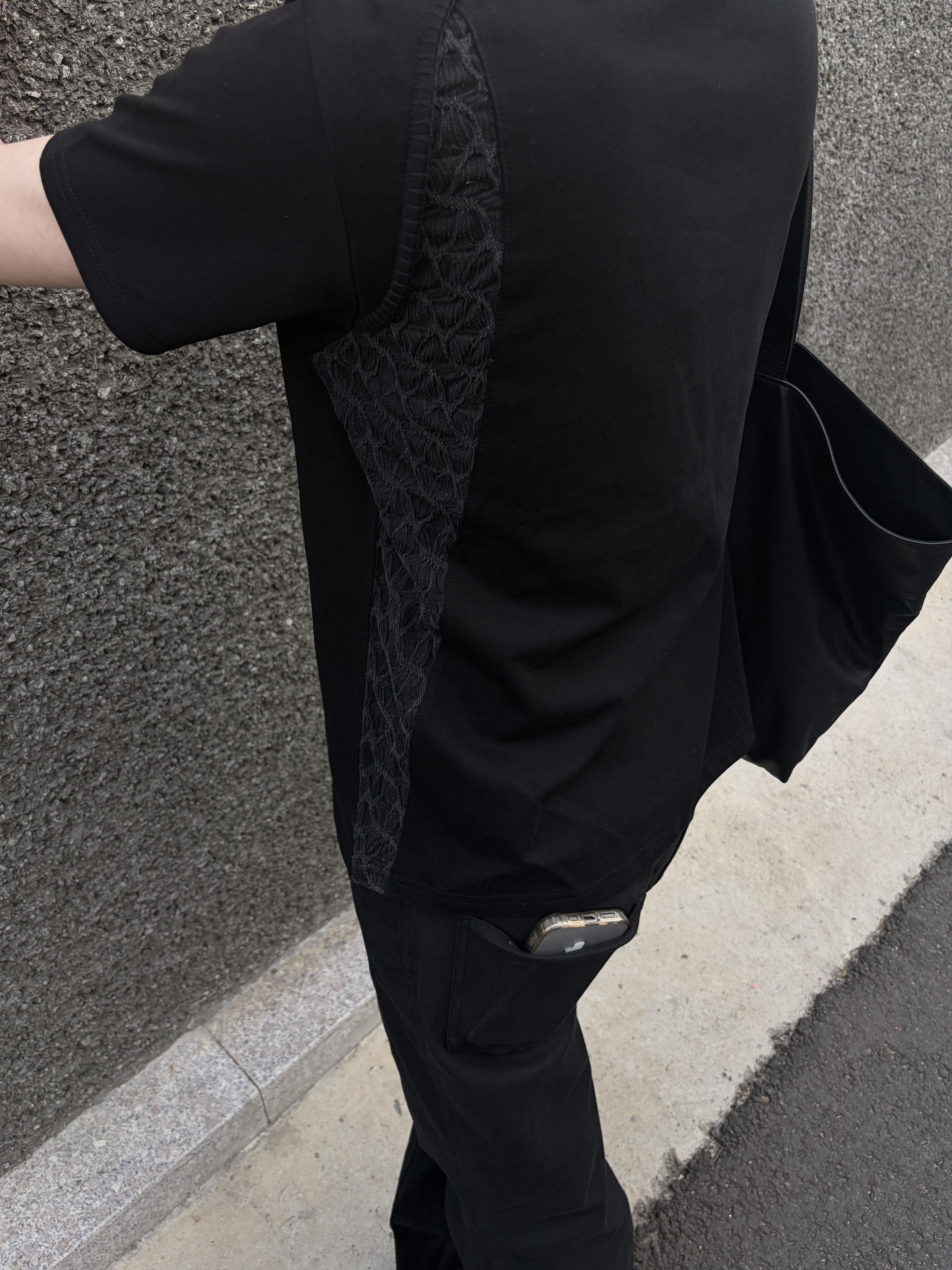 Xlim Ep.7/Sequence 01 T-Shirt Black, Xlim Ep.8 05 Trousers Black 착용 스타일 - 1