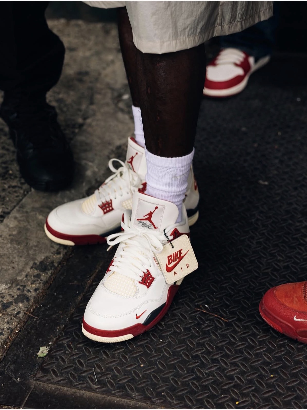 Jordan 4 x Nigel Sylvester Retro OG Brick After Brick 착용 스타일 - 2