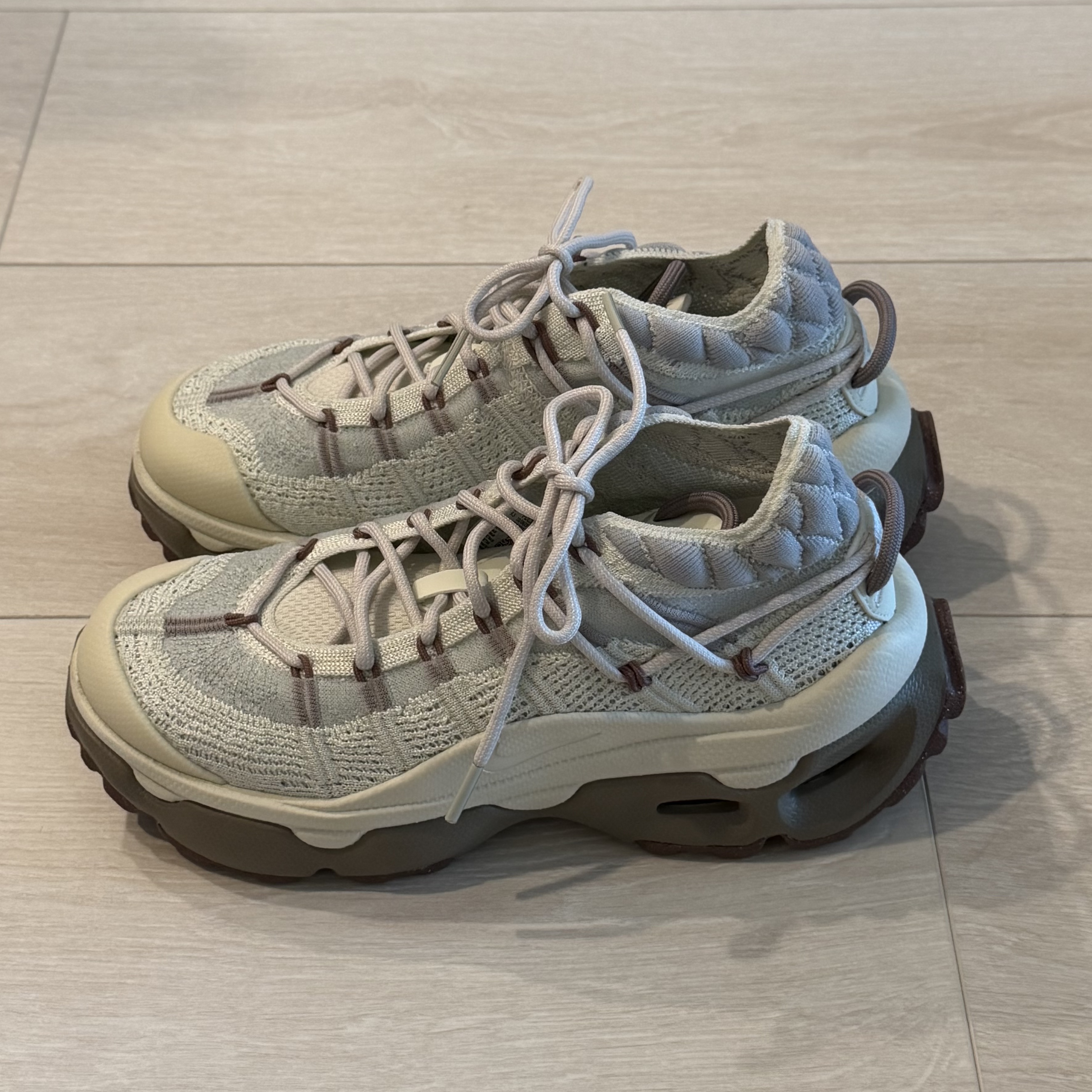 (W) Nike Air Max Flyknit Venture Sea Glass Fossil 착용 스타일