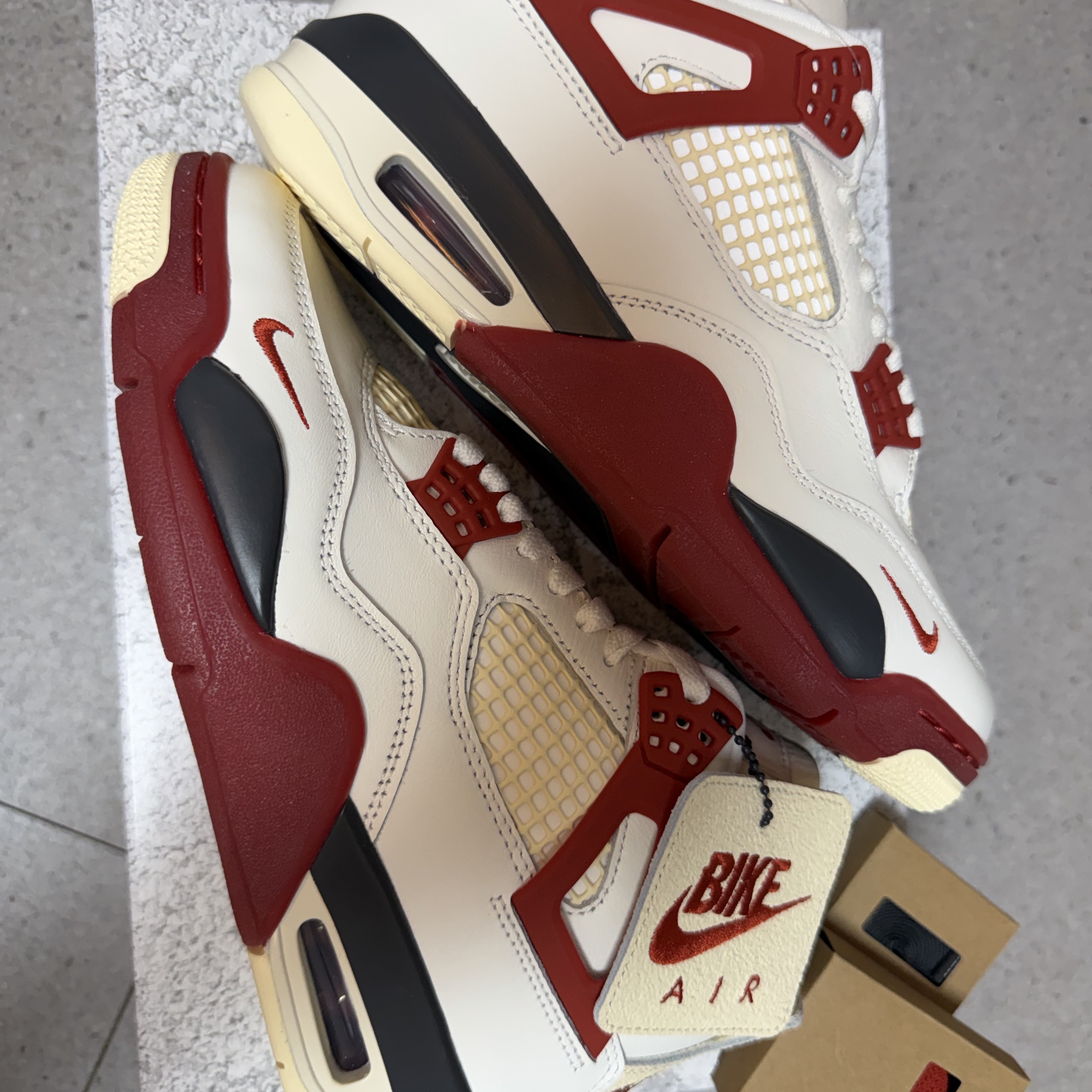 Jordan 4 x Nigel Sylvester Retro OG Brick After Brick 착용 스타일 - 3
