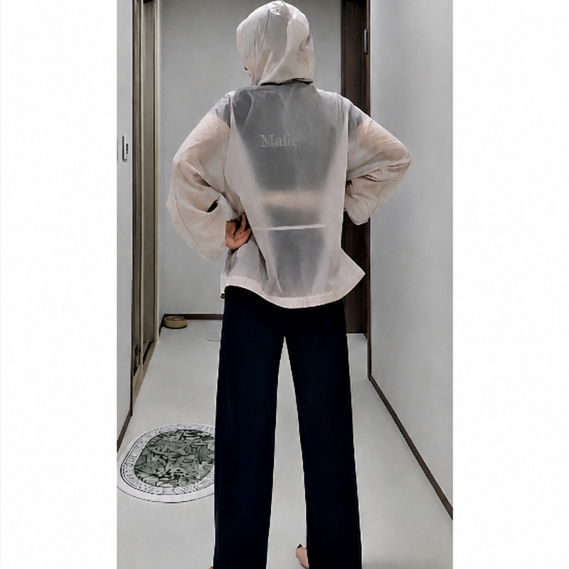 Matin Kim Back Logo Hoody Windbreaker In Light Grey 착용 스타일 - 2