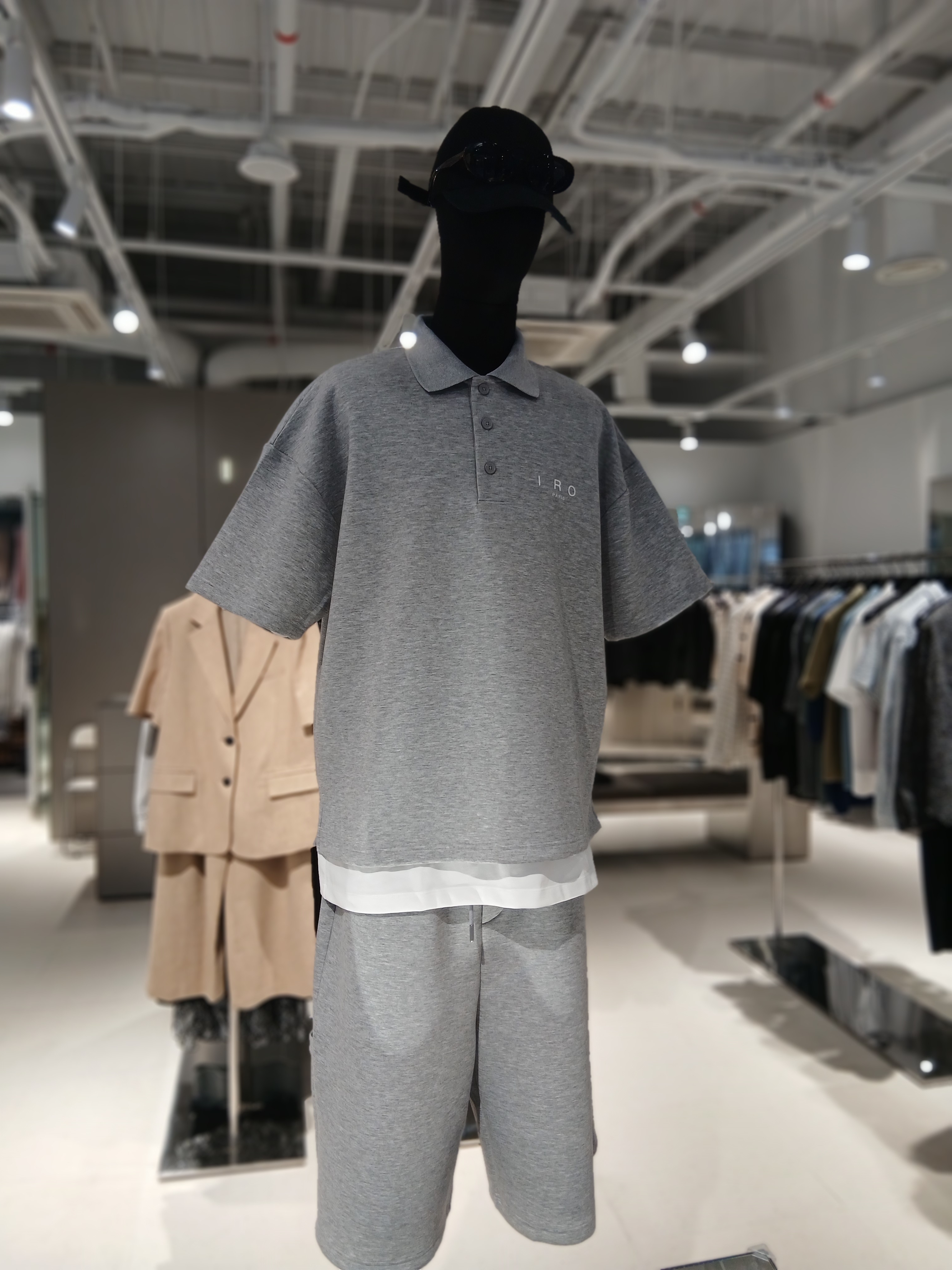 Iro Caris Pigment Washed Logo Long Sleeve T-Shirt Gray, Iro Caliopal Two-Pintuck Light Denim Short Pants Gray 착용 스타일 - 3