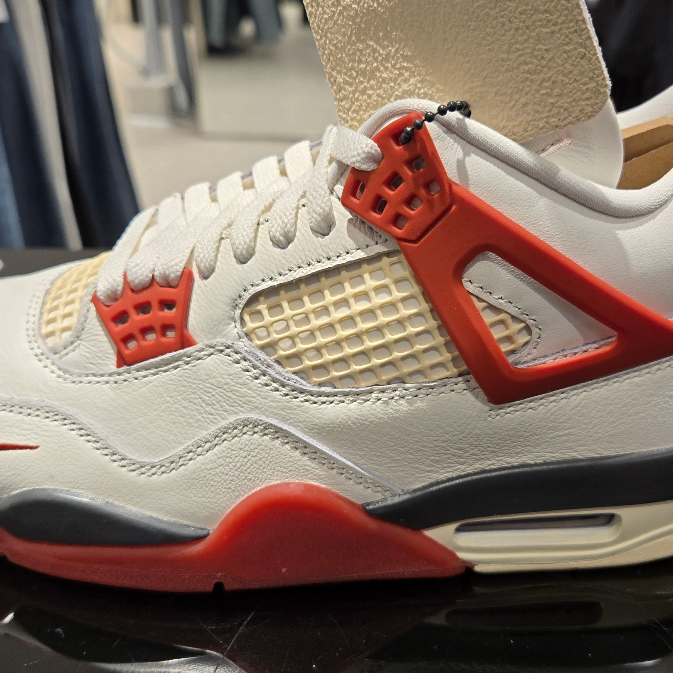 Jordan 4 x Nigel Sylvester Retro OG Brick After Brick 착용 스타일 - 3