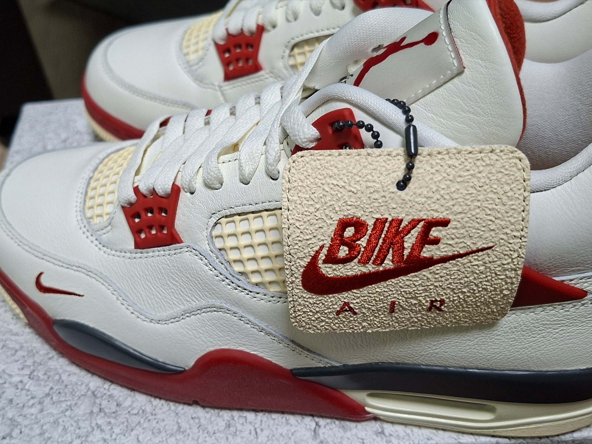 Jordan 4 x Nigel Sylvester Retro OG Brick After Brick 착용 스타일 - 2