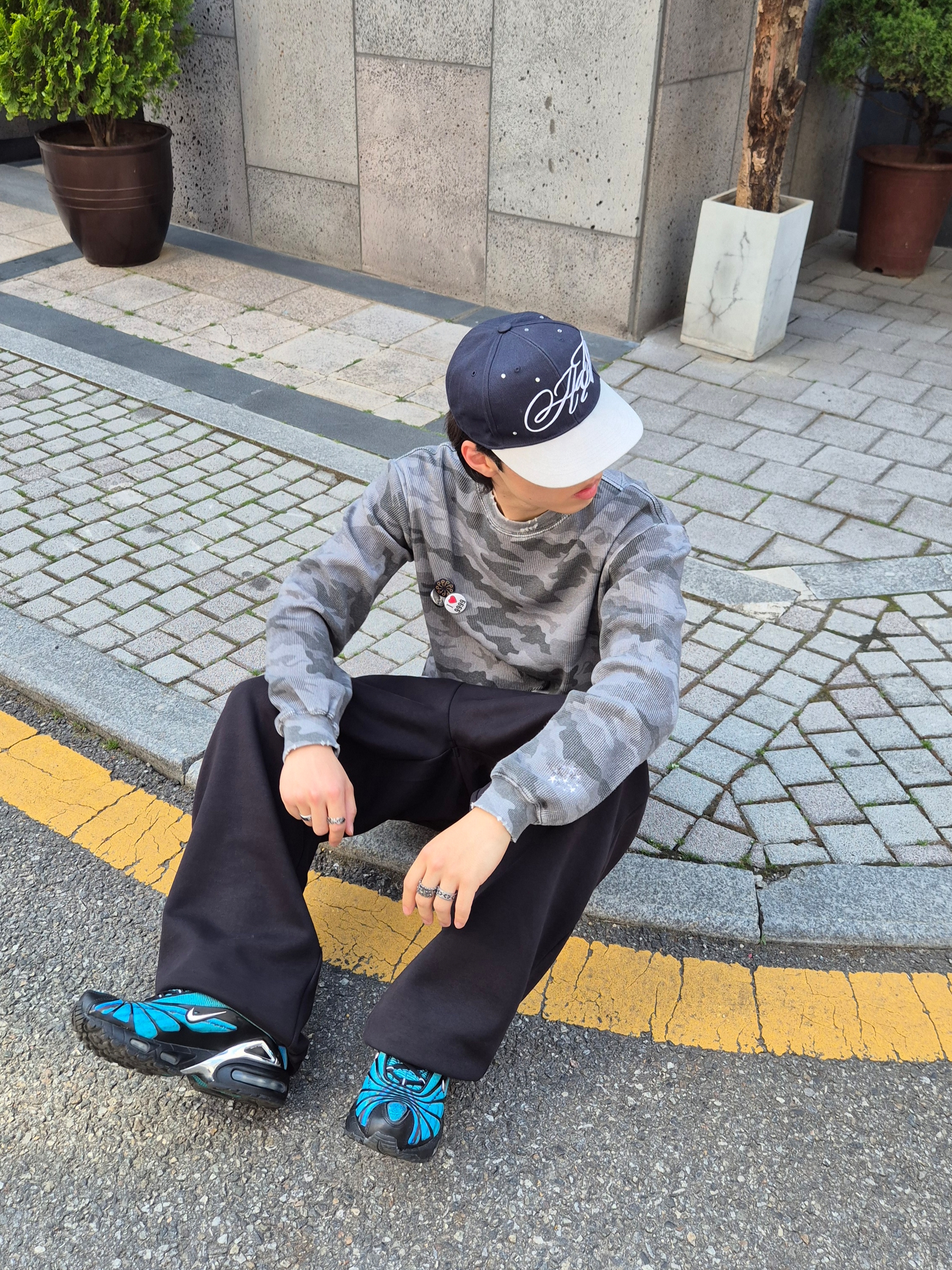 Nike x Skepta Air Max Tailwind 5 Chrome Blue, Uniqlo C Sweat Wide Pants Black - KR 착용 스타일 - 2