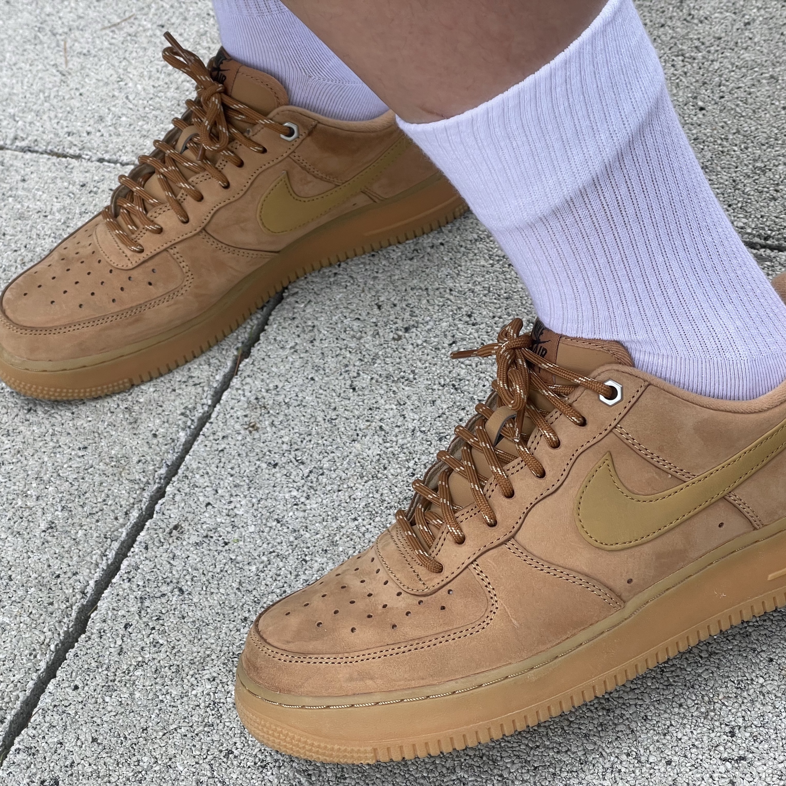 Nike Air Force 1 '07 WB Flax 착용 스타일 - 2