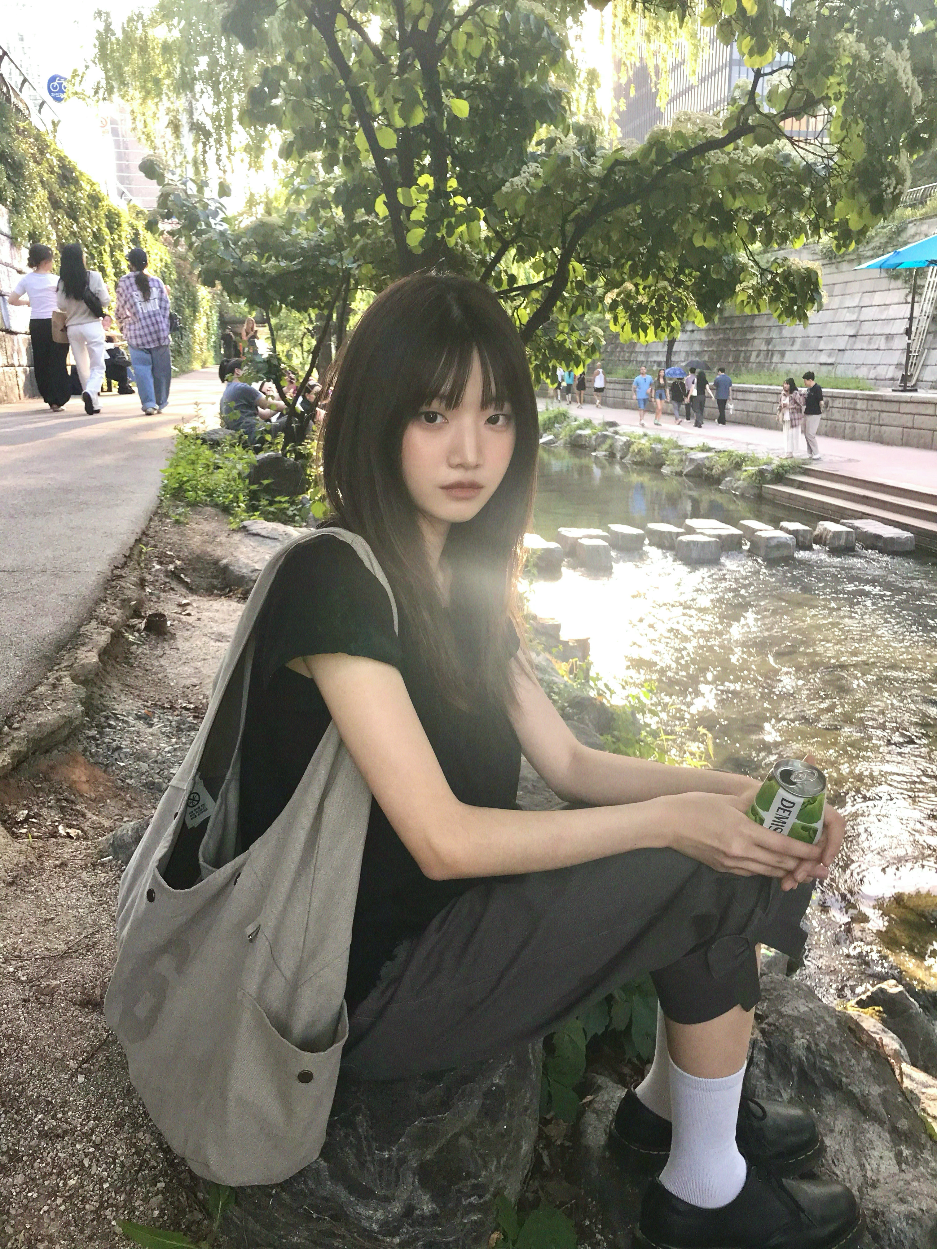 COYSEIO Fringe Shirring Blouse Black, Dr. Martens 1461 Smooth Black 착용 스타일 - 1