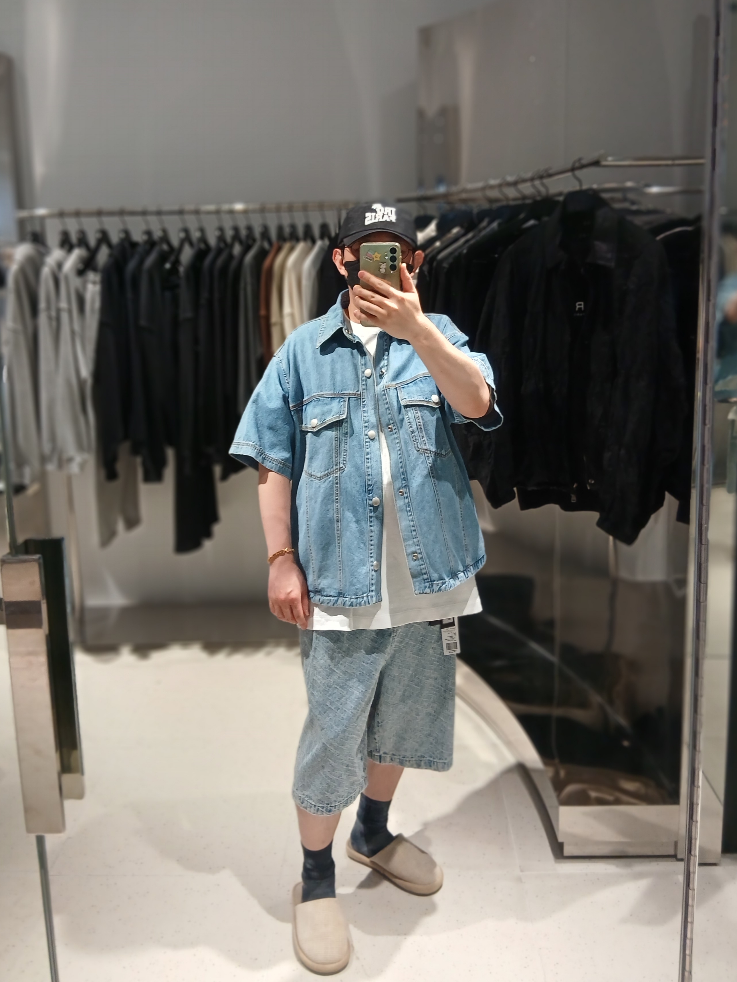 Iro Caliopal Two-Pintuck Light Denim Short Pants Blue, Iro Palmtree Nylon Ball Cap Navy 착용 스타일 - 1