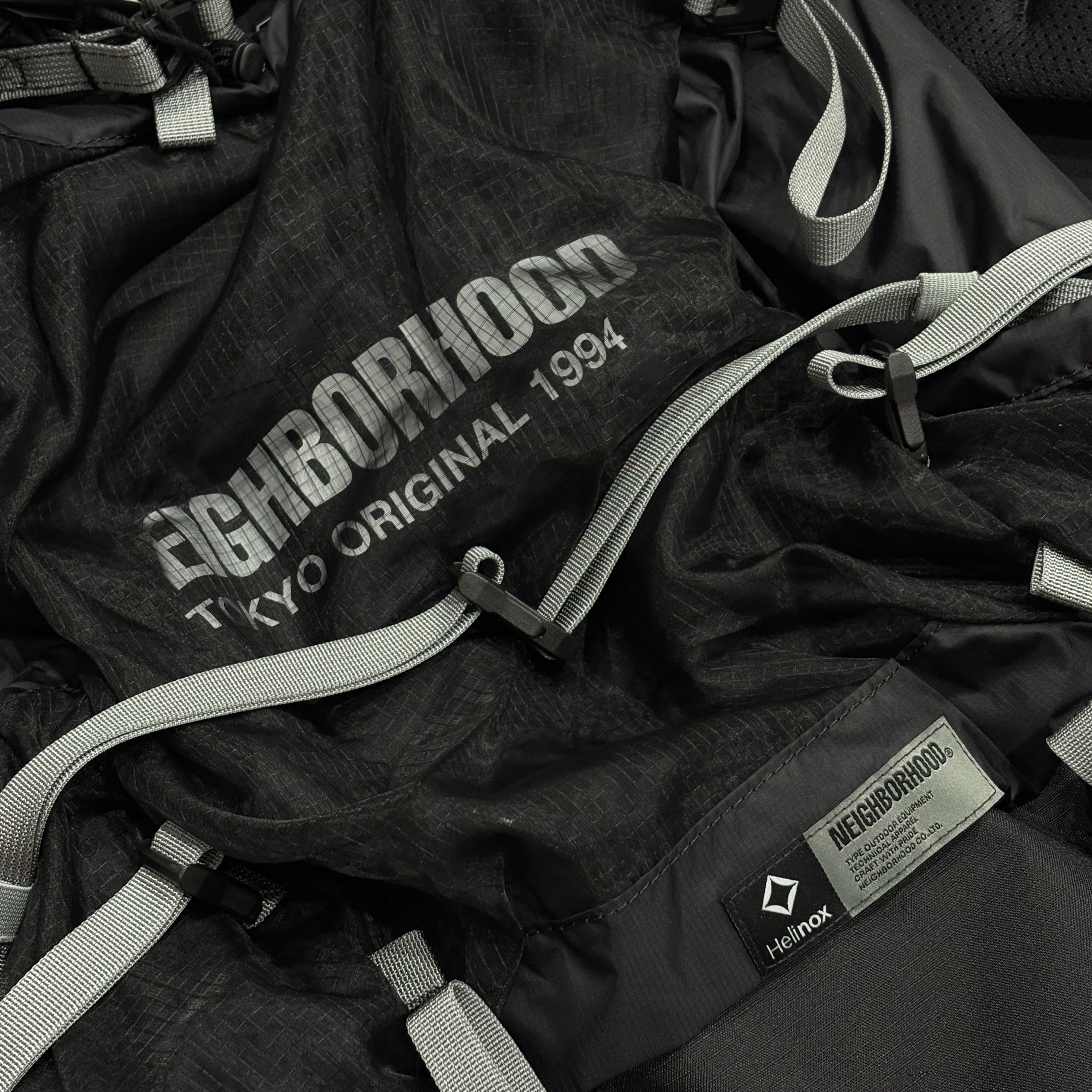 Neighborhood x Helinox Lite Roll Top Back Pack Black 착용 스타일