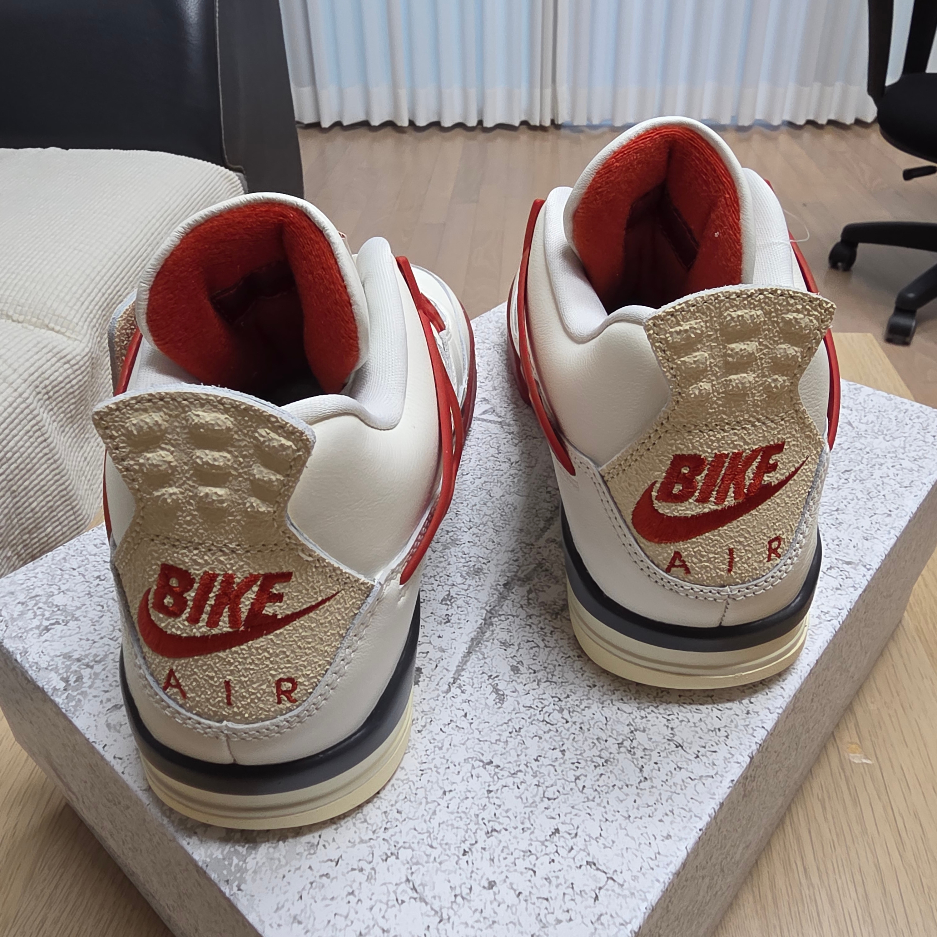 Jordan 4 x Nigel Sylvester Retro OG Brick After Brick 착용 스타일 - 6