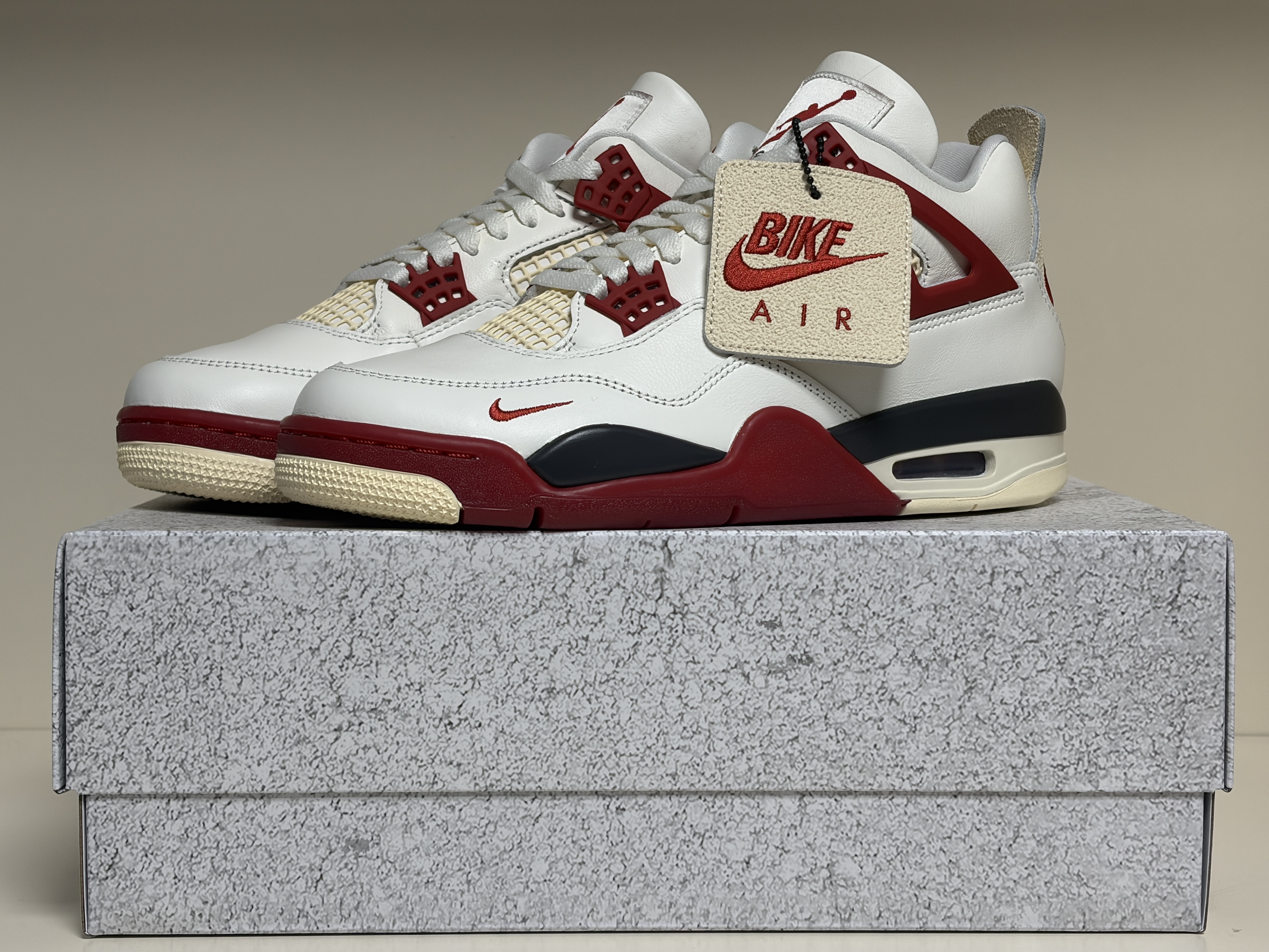 Jordan 4 x Nigel Sylvester Retro OG Brick After Brick 착용 스타일 - 1