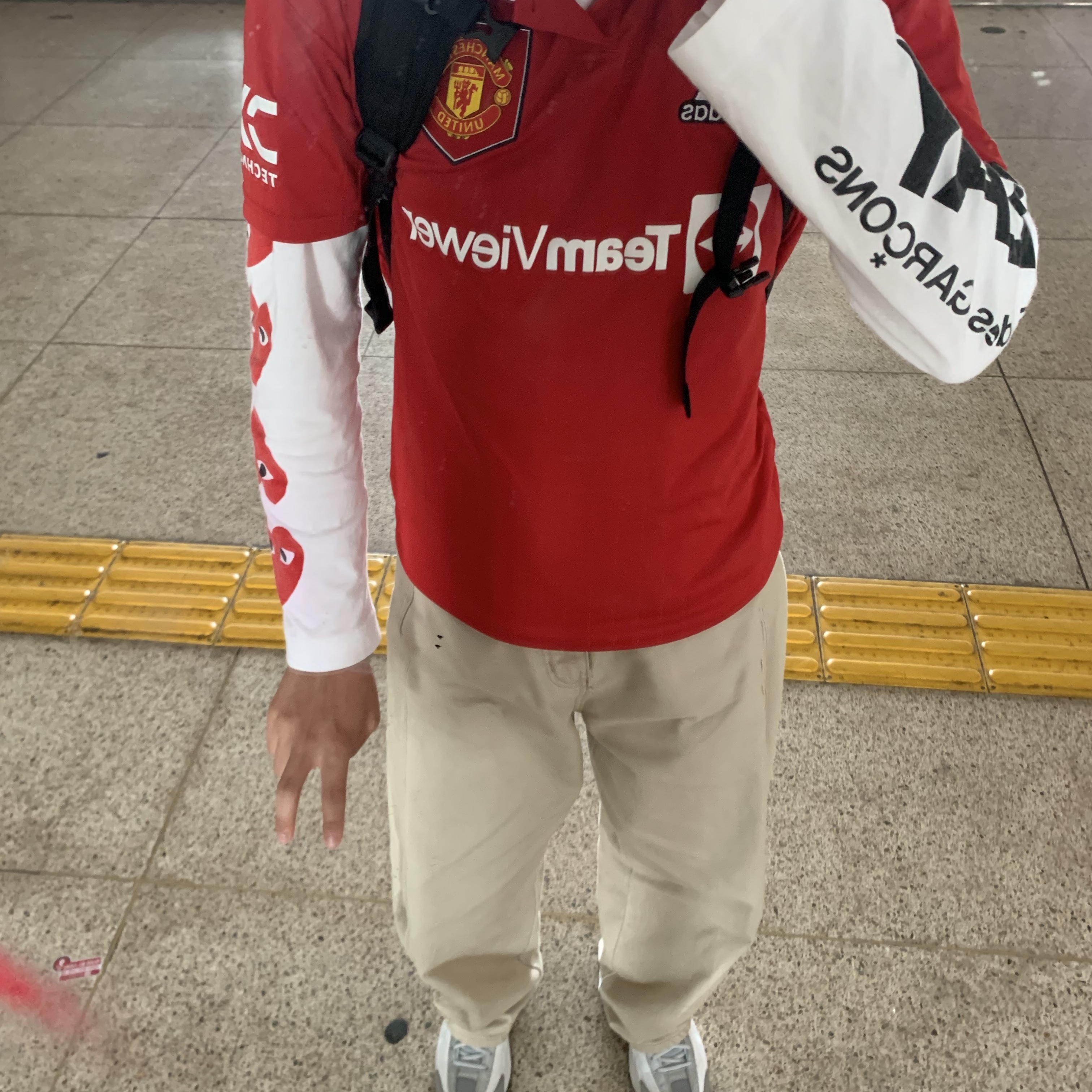 Play Comme des Garcons 4 Heart LS T-Shirt White, Adidas Manchester United 2022/23 Home Jersey Real Red - US Sizing (Non Marking Ver.) 착용 스타일