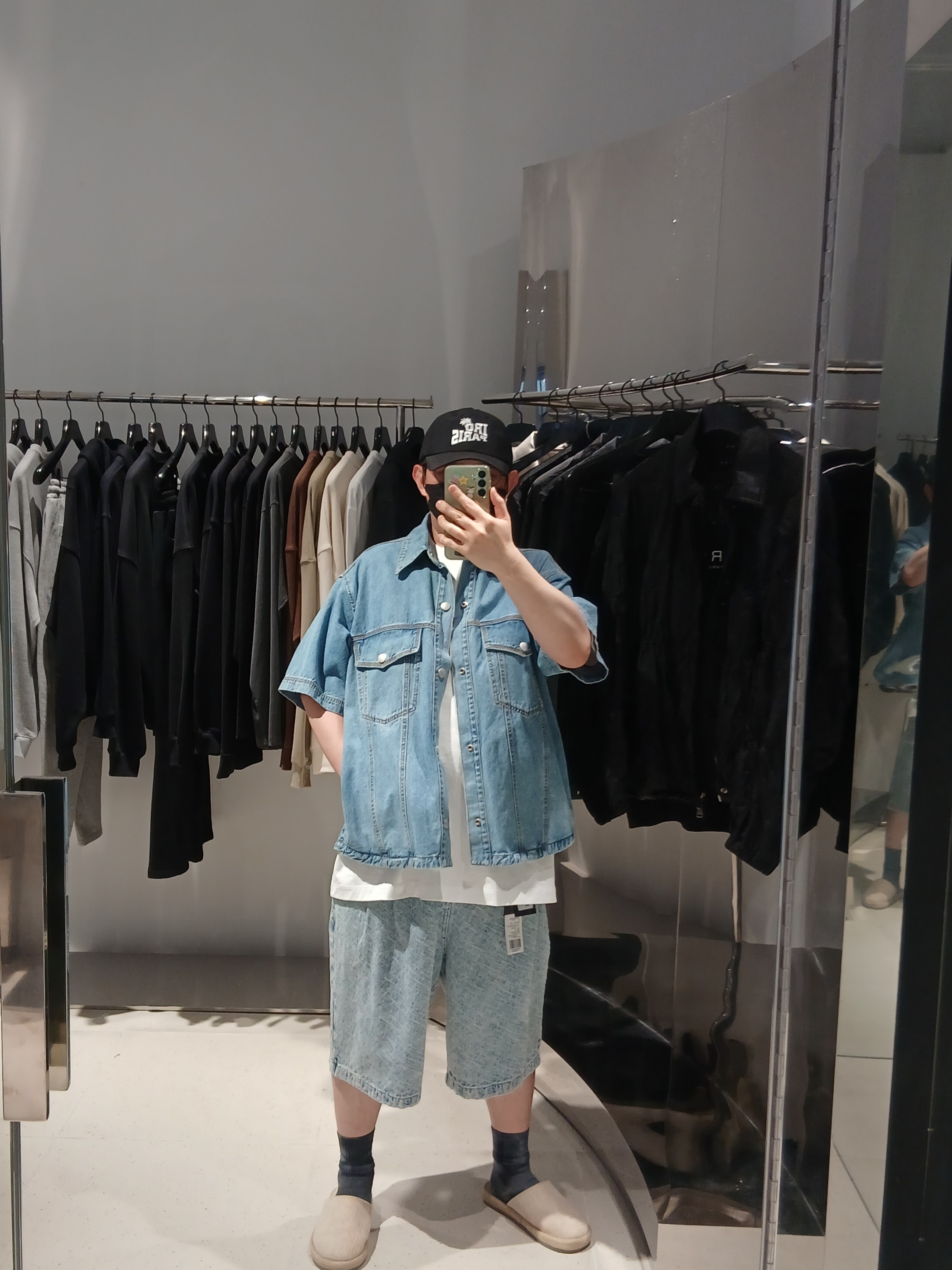 Iro Caliopal Two-Pintuck Light Denim Short Pants Blue, Iro Palmtree Nylon Ball Cap Navy 착용 스타일 - 5