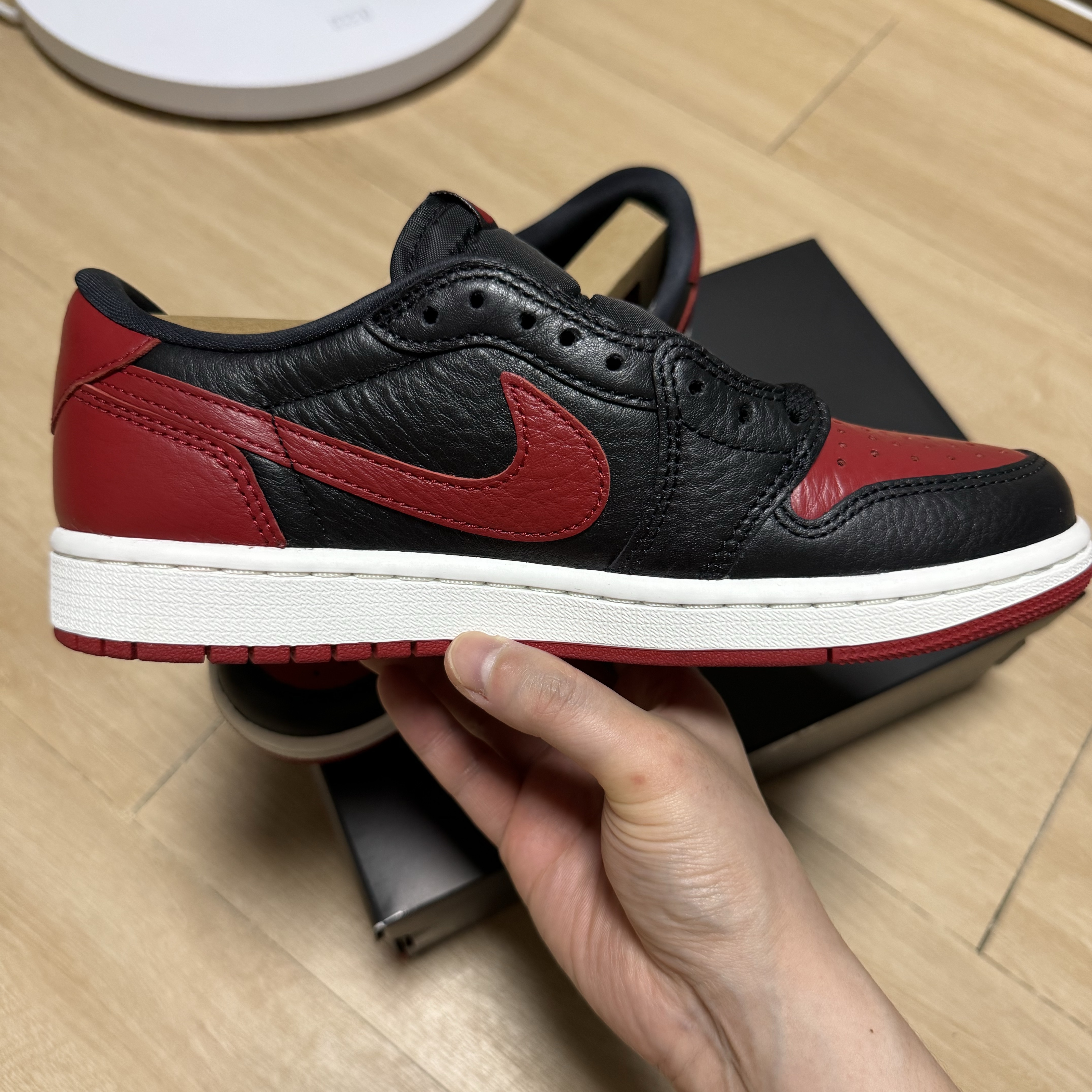 Jordan 1 Retro Low OG Banned 2026 착용 스타일 - 3