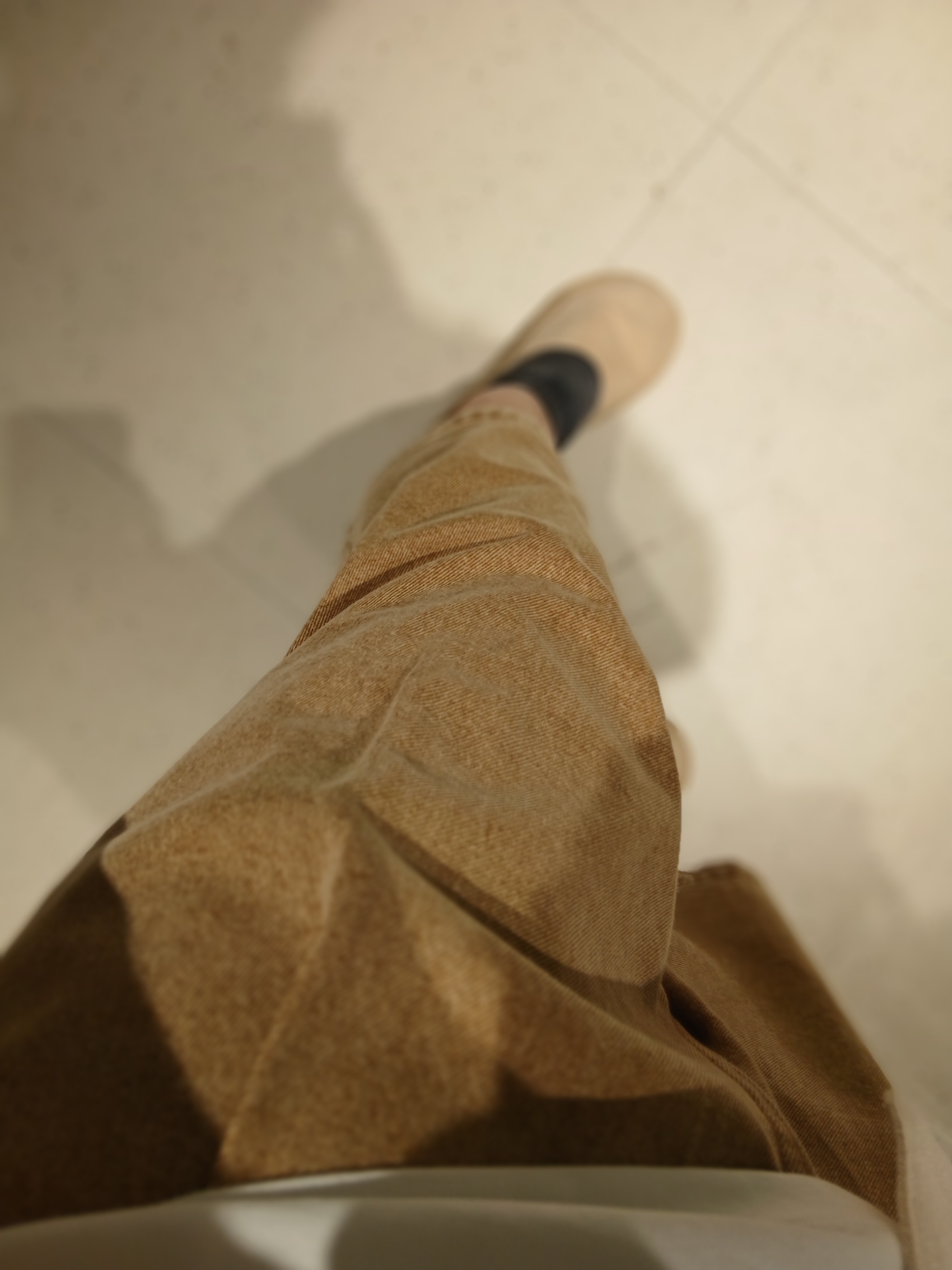 Iro Inatta Pigment-Washed One-Tuck Short Pants Khaki, Iro Palmtree Nylon Ball Cap Navy 착용 스타일 - 3