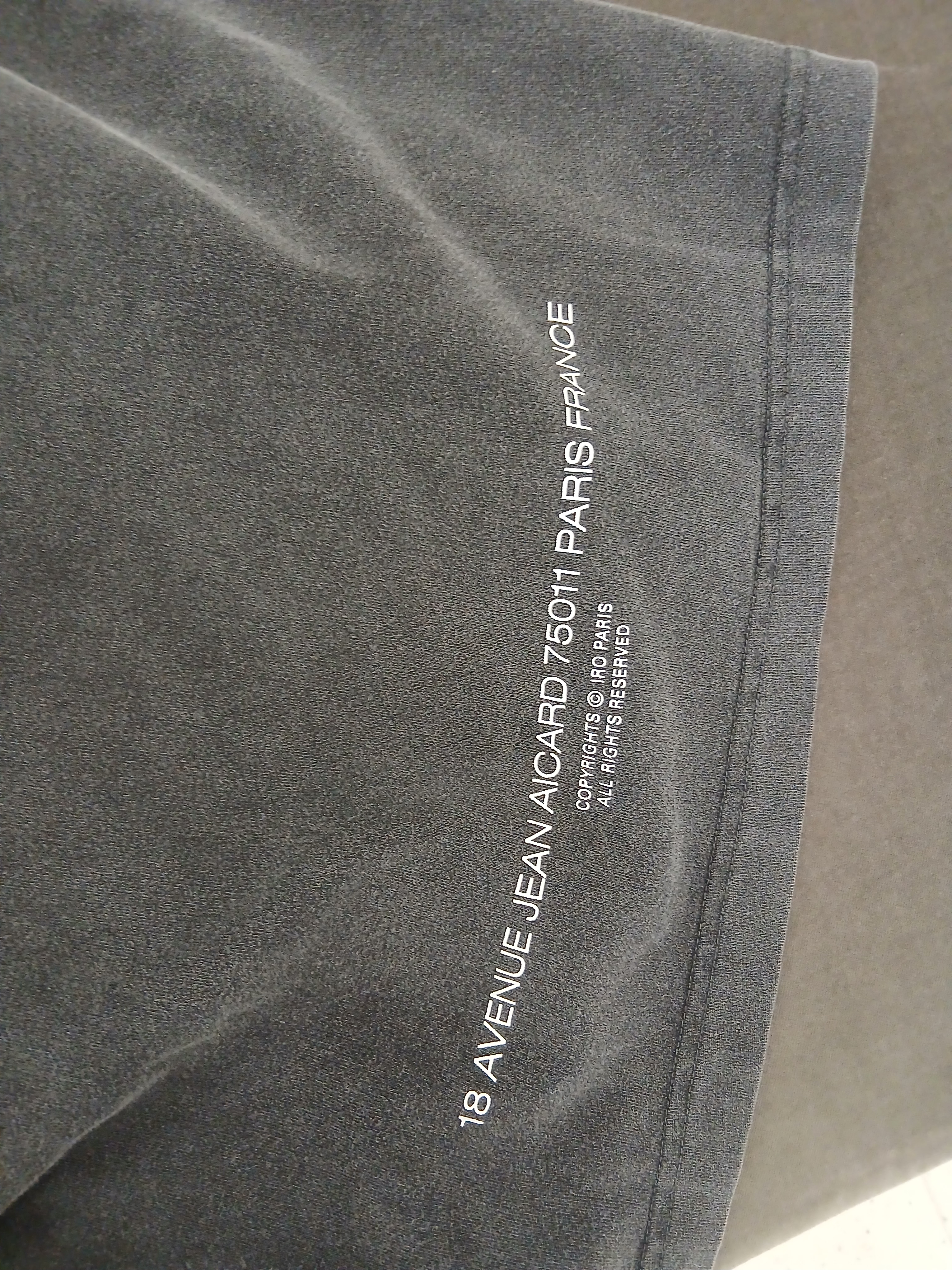 Iro Caris Pigment Washed Logo Long Sleeve T-Shirt Gray, Iro Caliopal Two-Pintuck Light Denim Short Pants Gray 착용 스타일 - 2