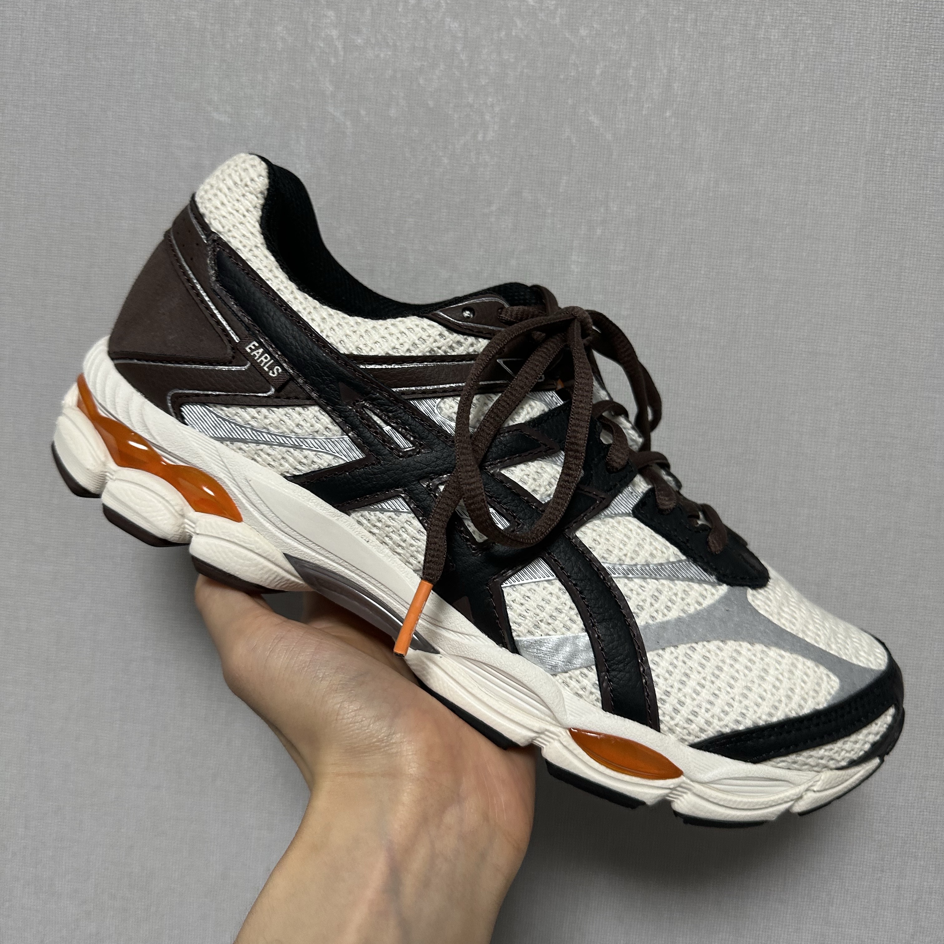 Asics x Earls Collection Gel-Cumulus 16 Coconut Milk Black 착용 스타일