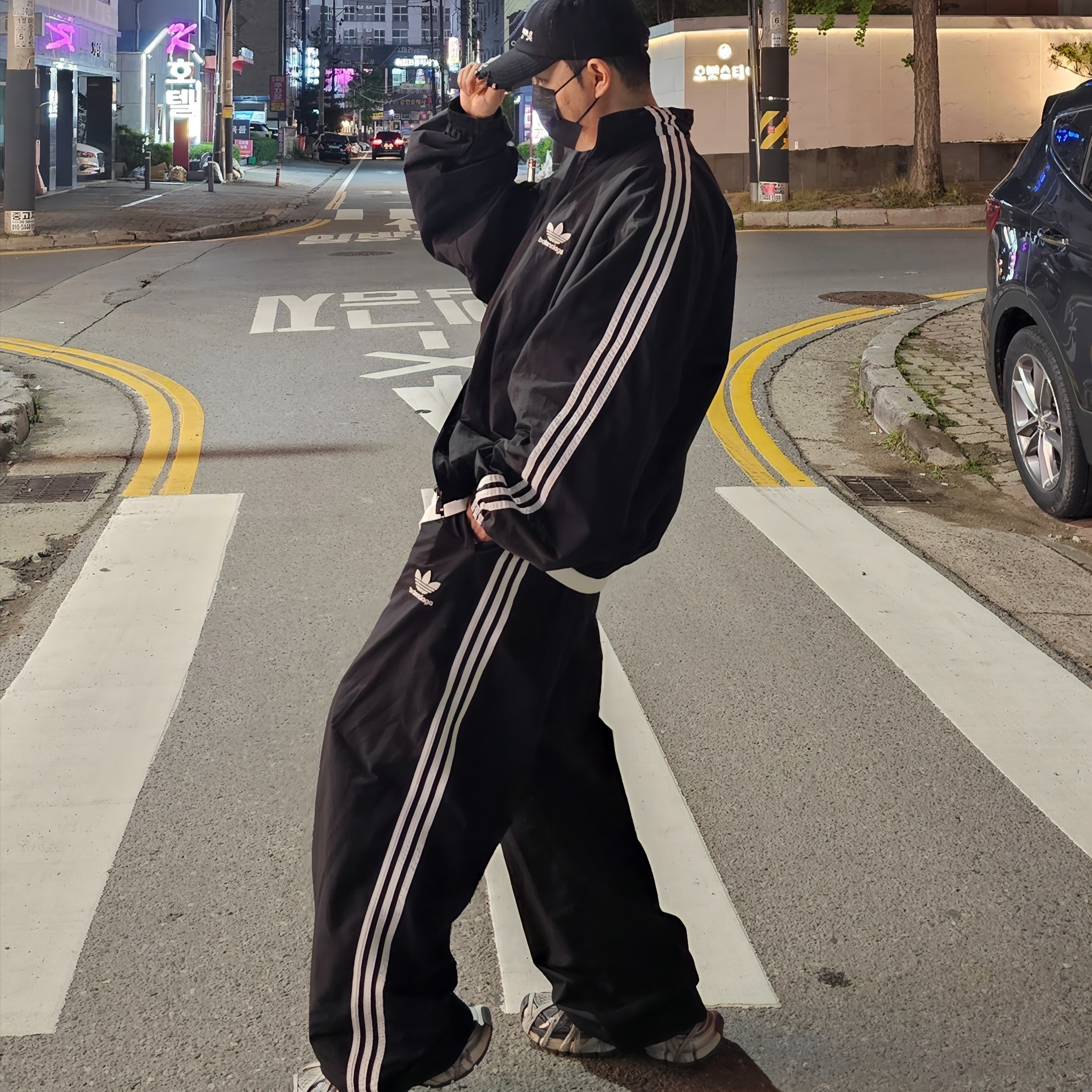 Balenciaga x Adidas Tracksuit Trousers Black, Balenciaga x Adidas Performance Poplin Tracksuit Jacket Black 착용 스타일