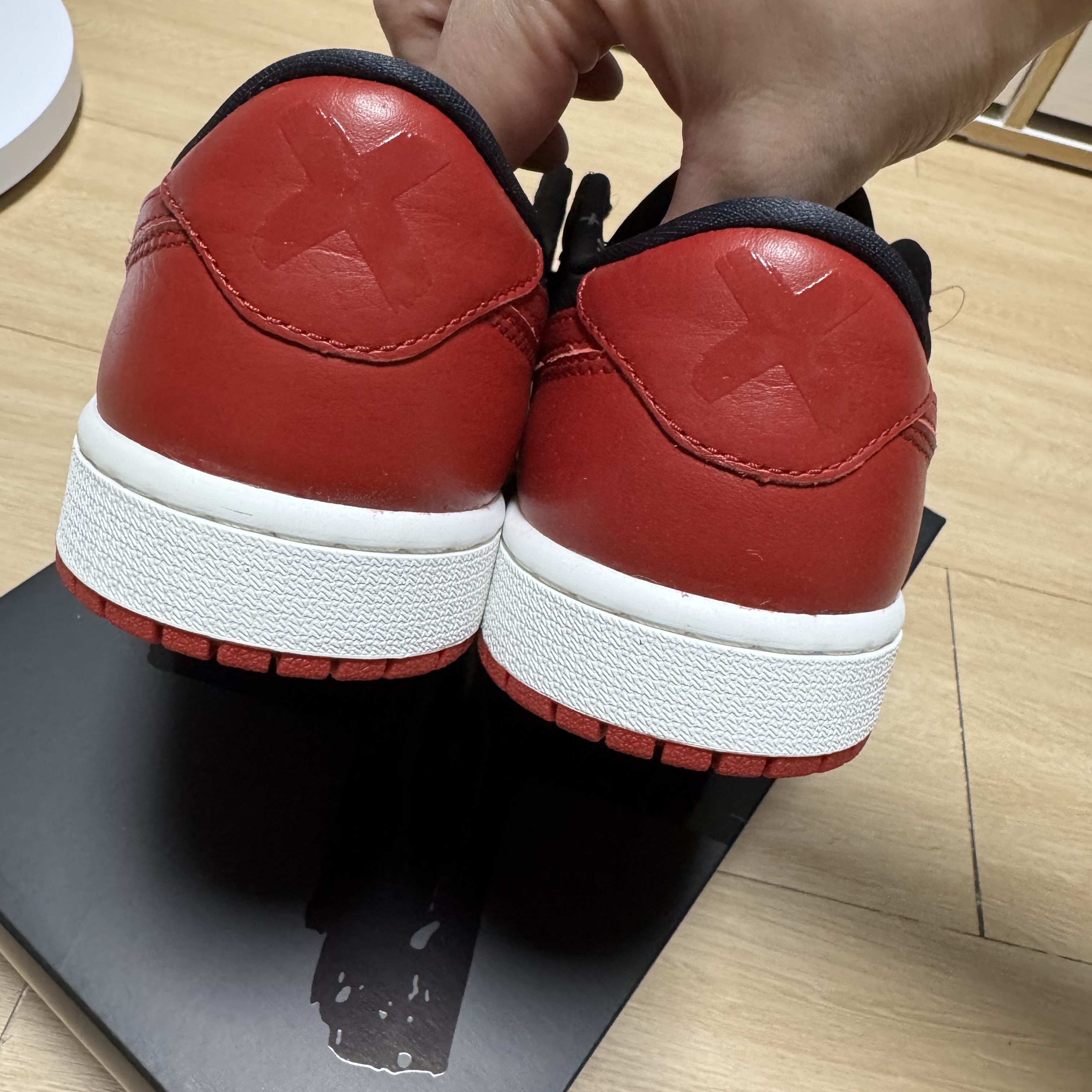 Jordan 1 Retro Low OG Banned 2026 착용 스타일 - 4