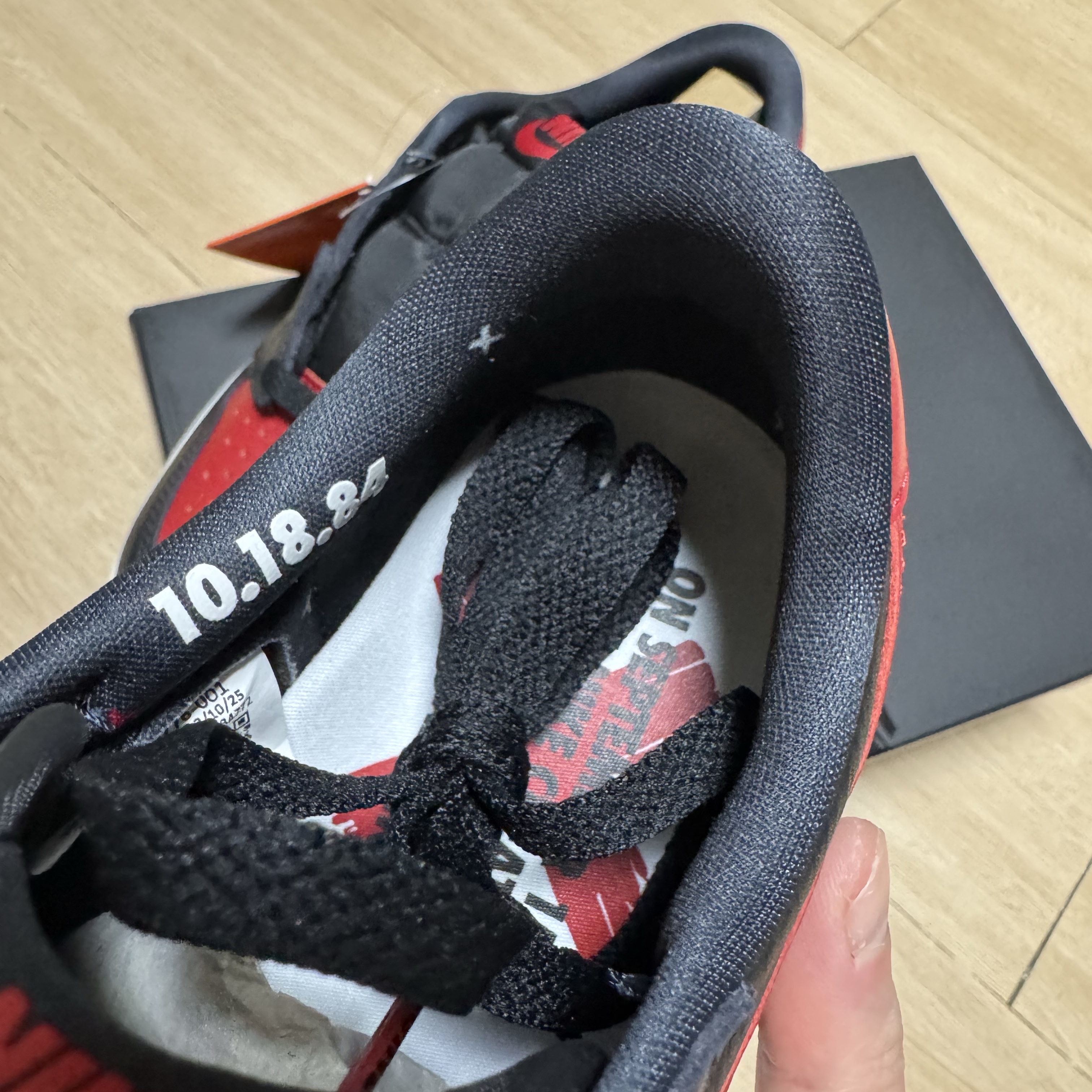 Jordan 1 Retro Low OG Banned 2026 착용 스타일 - 5