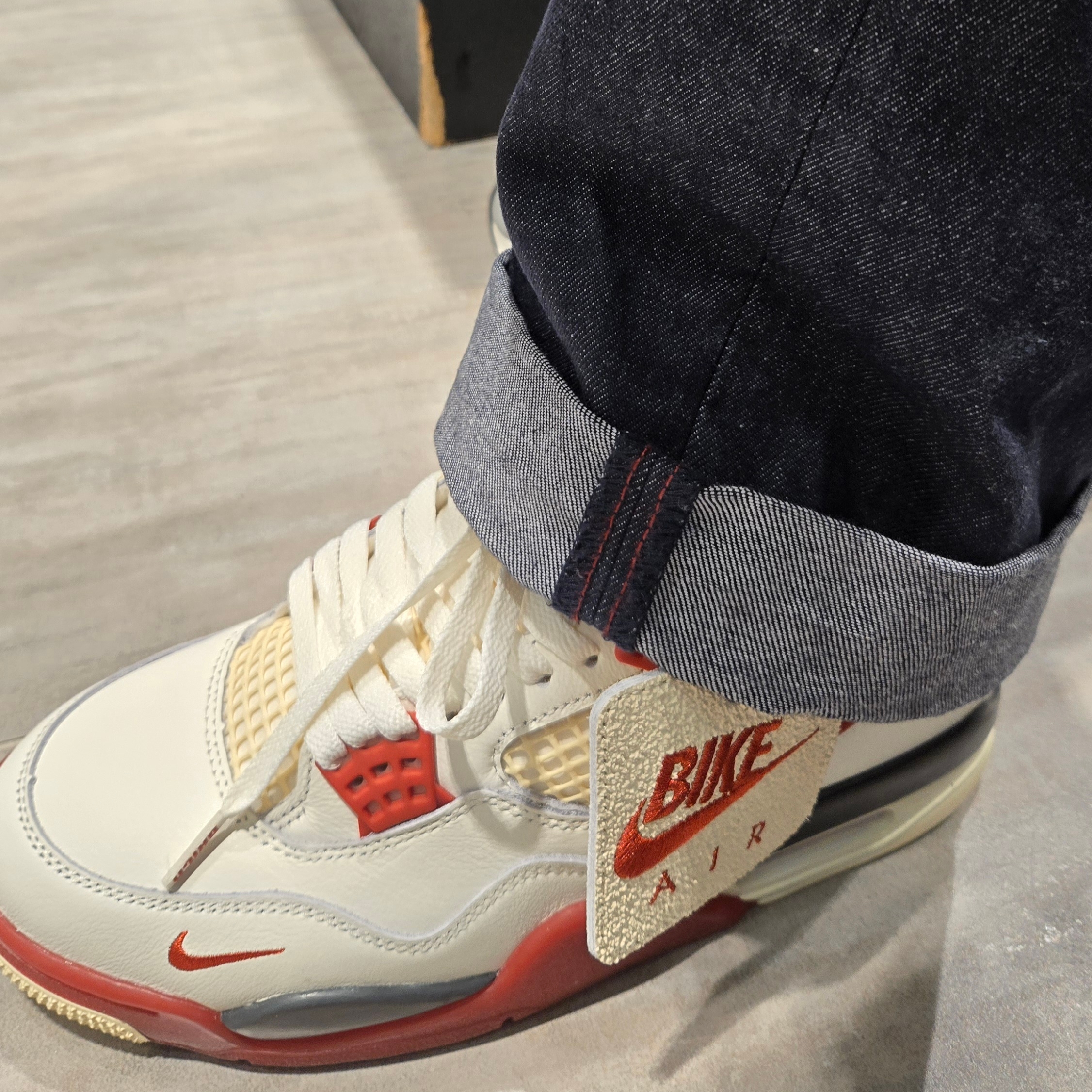 Jordan 4 x Nigel Sylvester Retro OG Brick After Brick 착용 스타일 - 5
