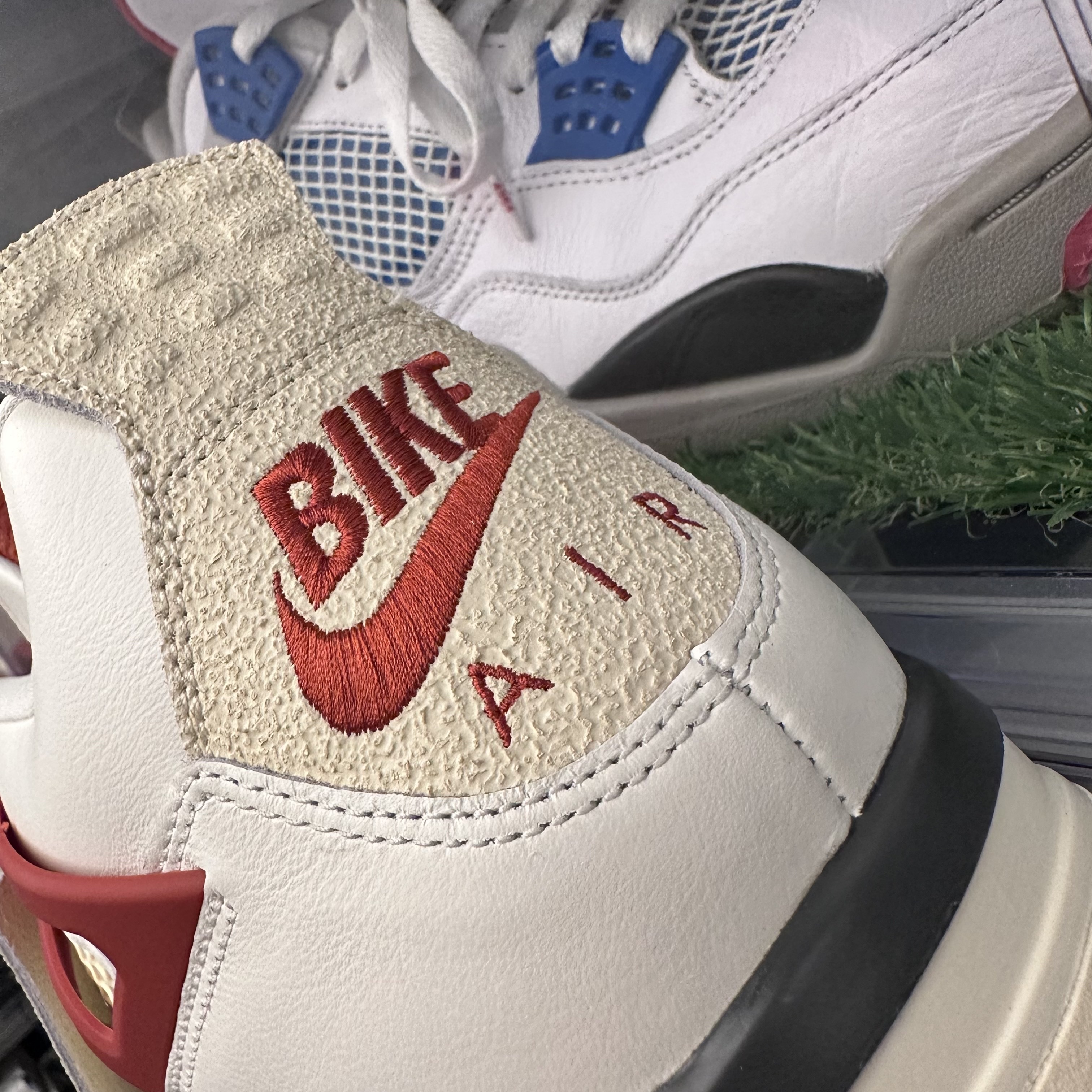 Jordan 4 x Nigel Sylvester Retro OG Brick After Brick 착용 스타일 - 2