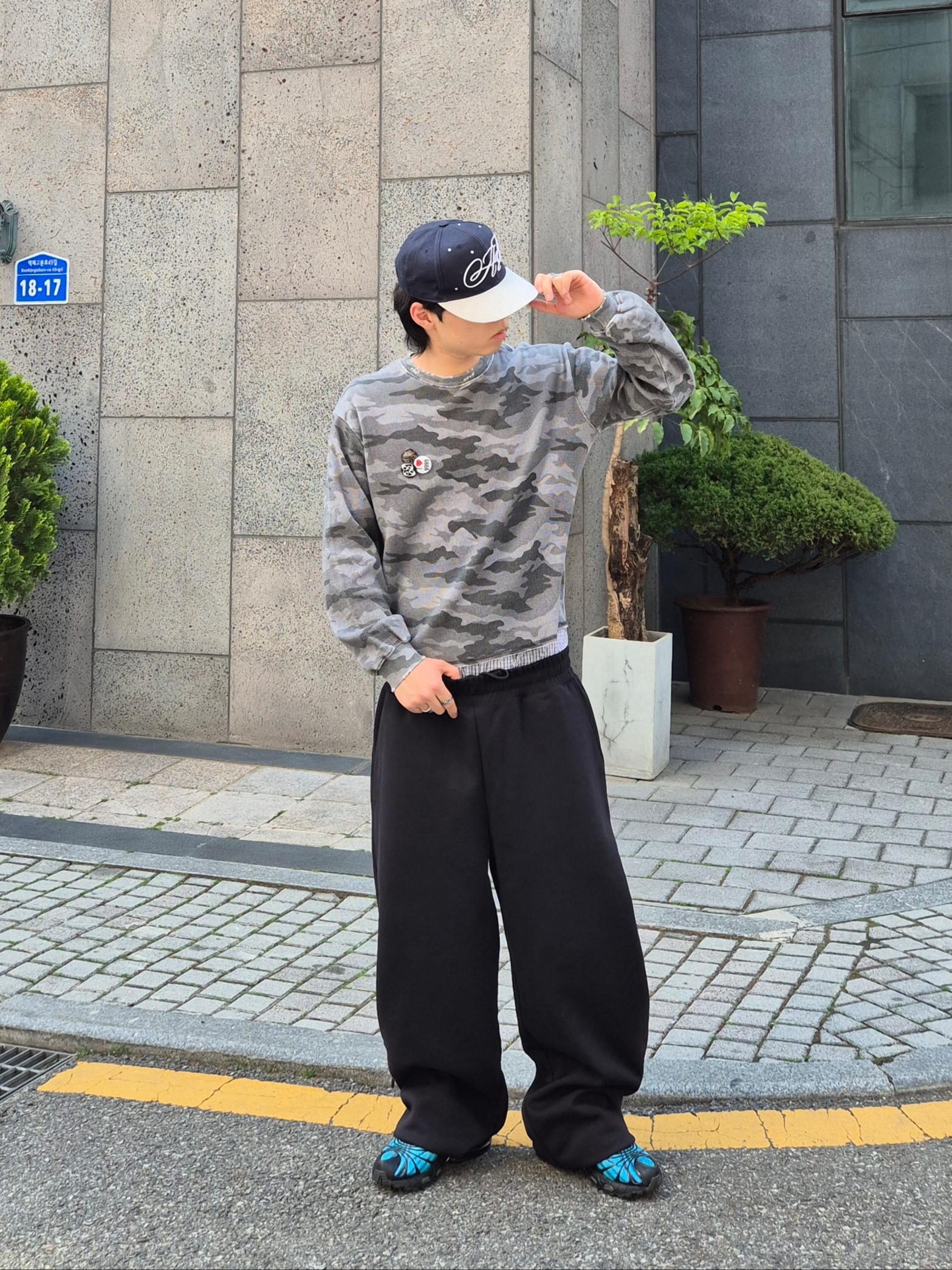 Nike x Skepta Air Max Tailwind 5 Chrome Blue, Uniqlo C Sweat Wide Pants Black - KR 착용 스타일 - 3